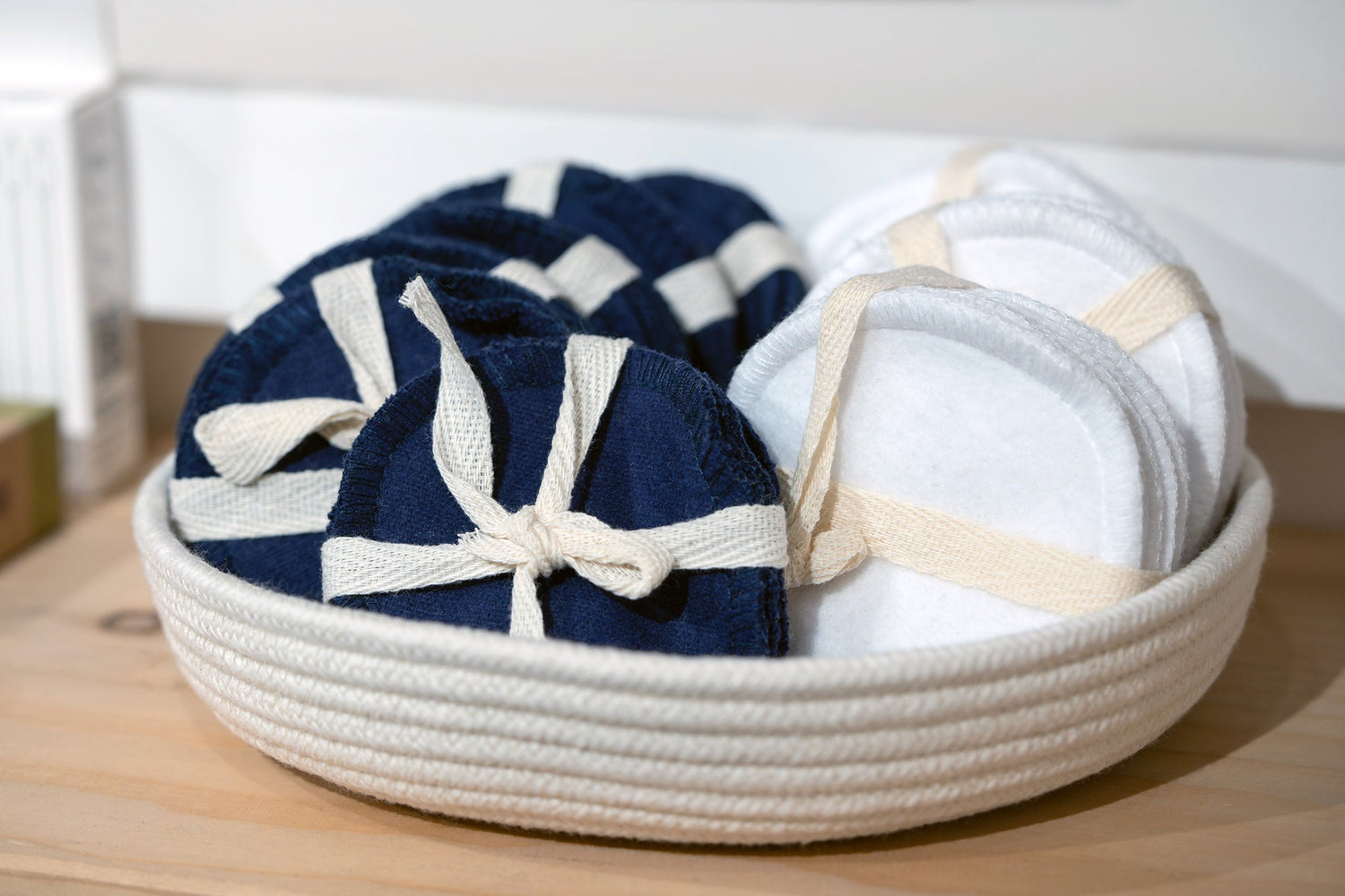 The Great Debate: Reusable Breast Pads vs Disposable Breast Pads - Which is the Best Option for You? - REGN
