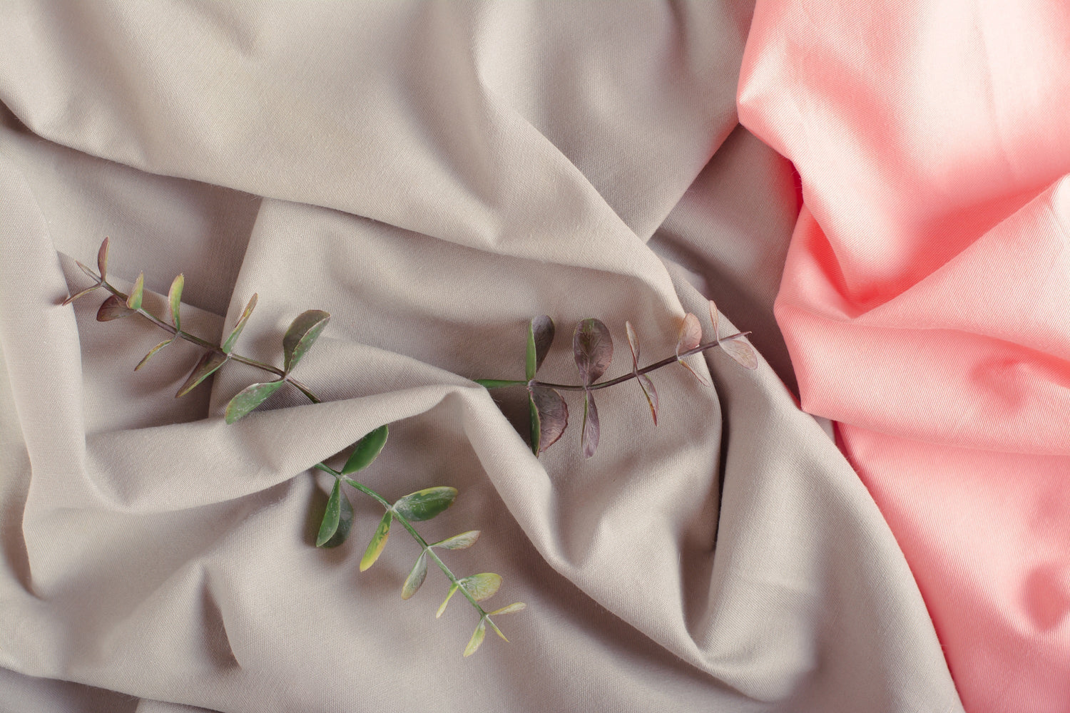 What Material Holds Scent the Best? A Guide to Long-Lasting Fragrance in Fabrics - REGN