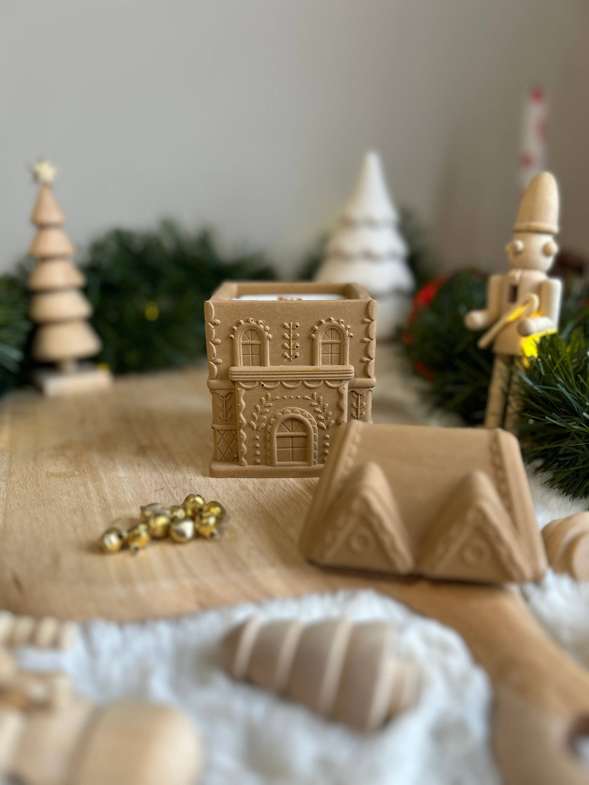 Christmas Cottage Soy Wax Candle – Gingerbread Scented | 40 Hour Burn