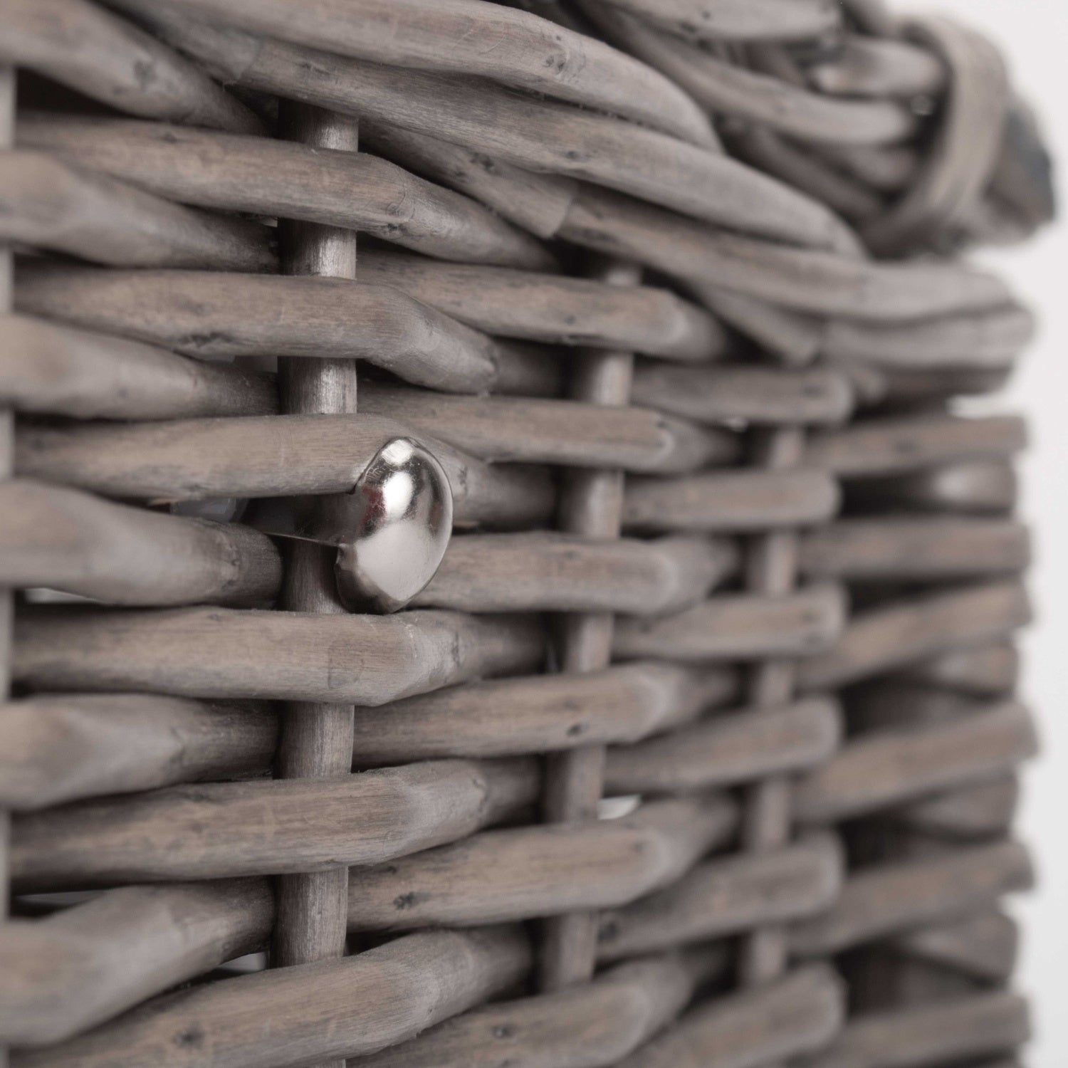 14 Inch Antique Wash Willow Hamper - REGN