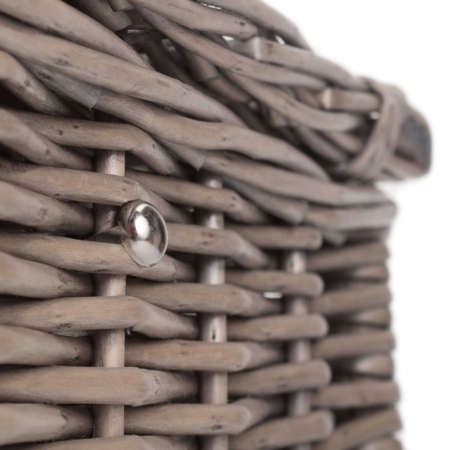 18 Inch Antique Wash Willow Hamper - REGN