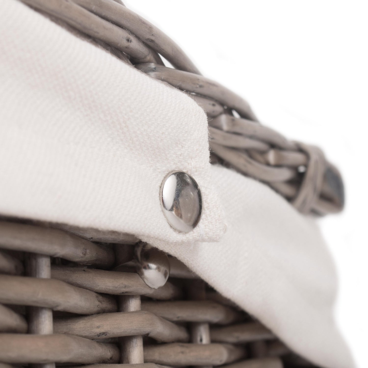 18 Inch Antique Wash Willow Hamper with White Lining - REGN