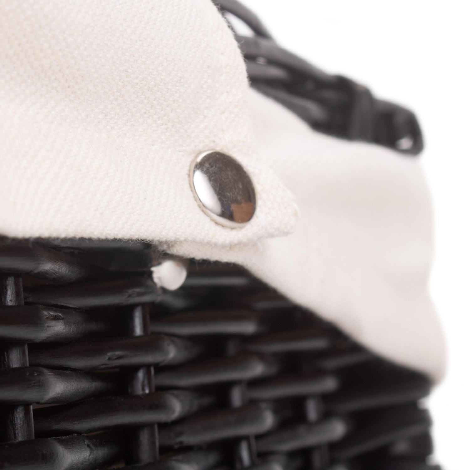 18 Inch Black Willow Hamper with White Lining - REGN