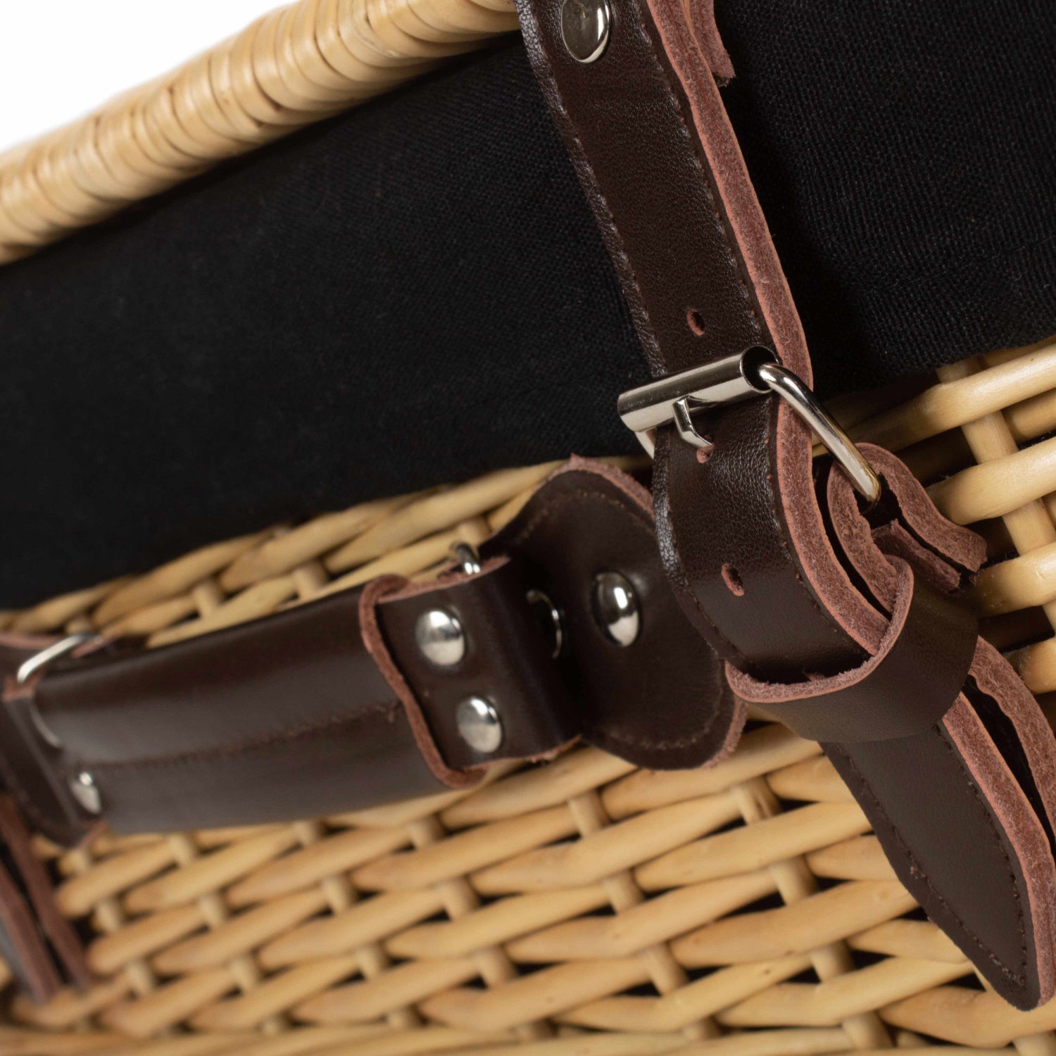 18 Inch Buff Willow Hamper Trunk with Black Lining - REGN
