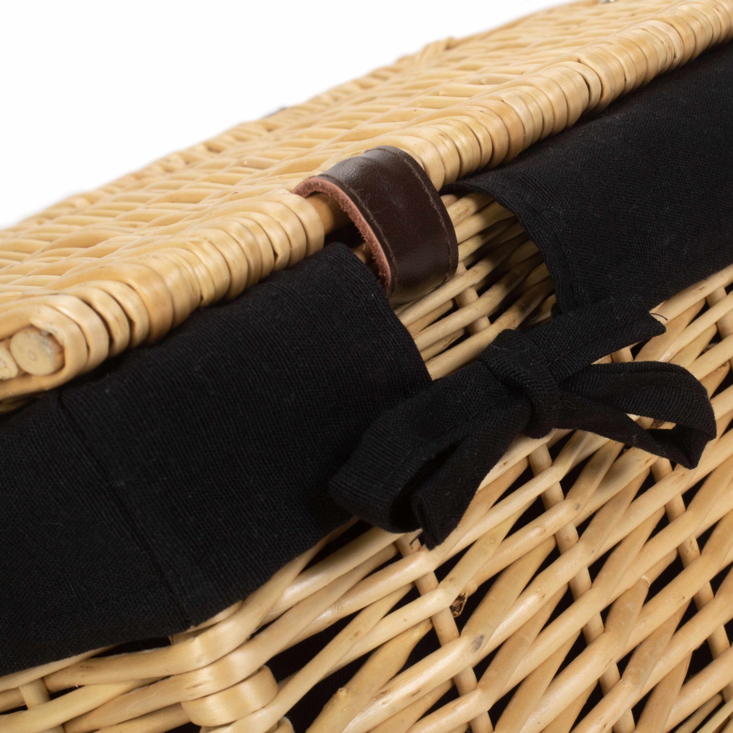 18 Inch Buff Willow Hamper Trunk with Black Lining - REGN