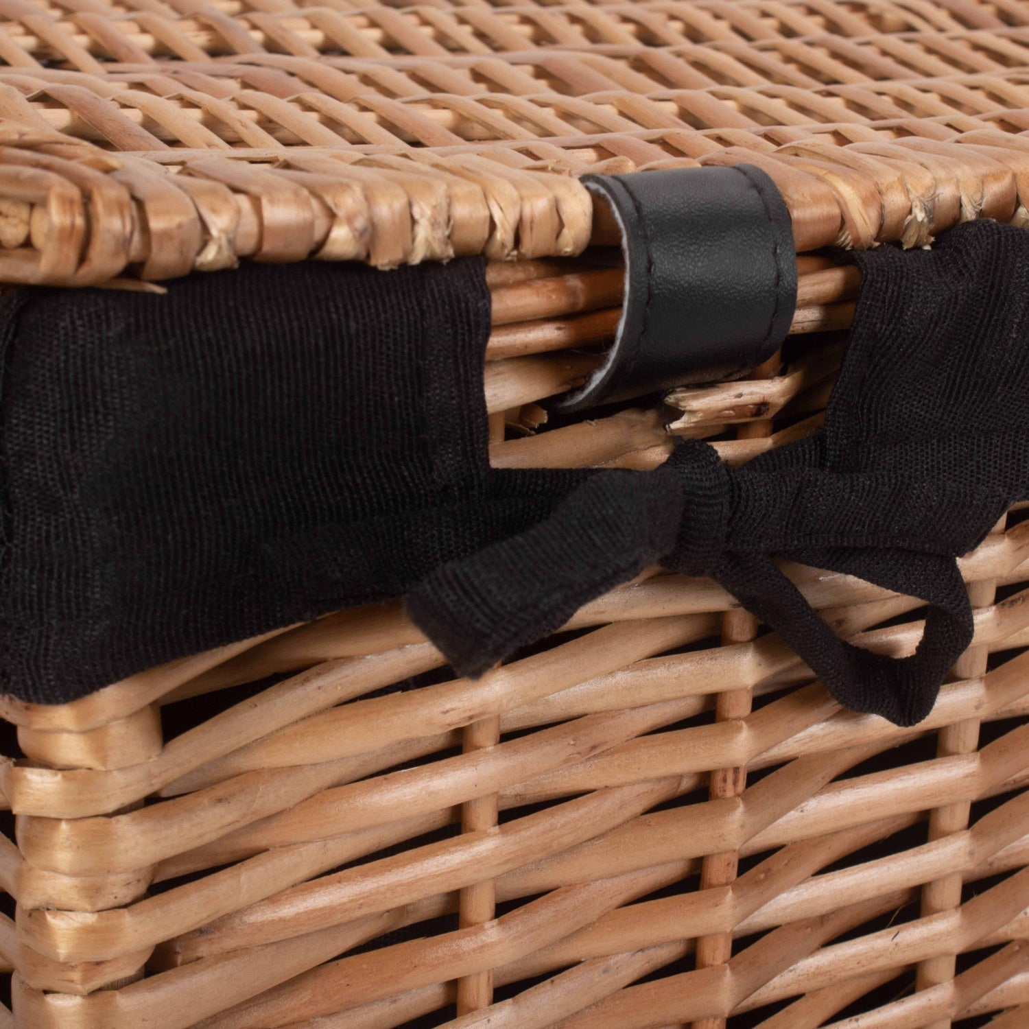 18 Inch Split Willow Hamper with Black Lining - REGN