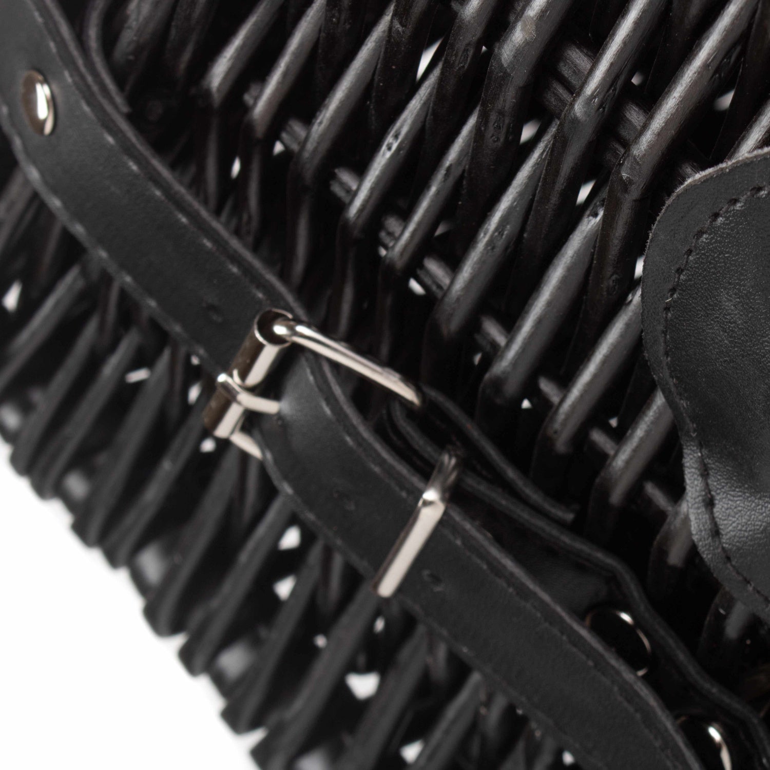 20 Inch Black Willow Hamper - REGN