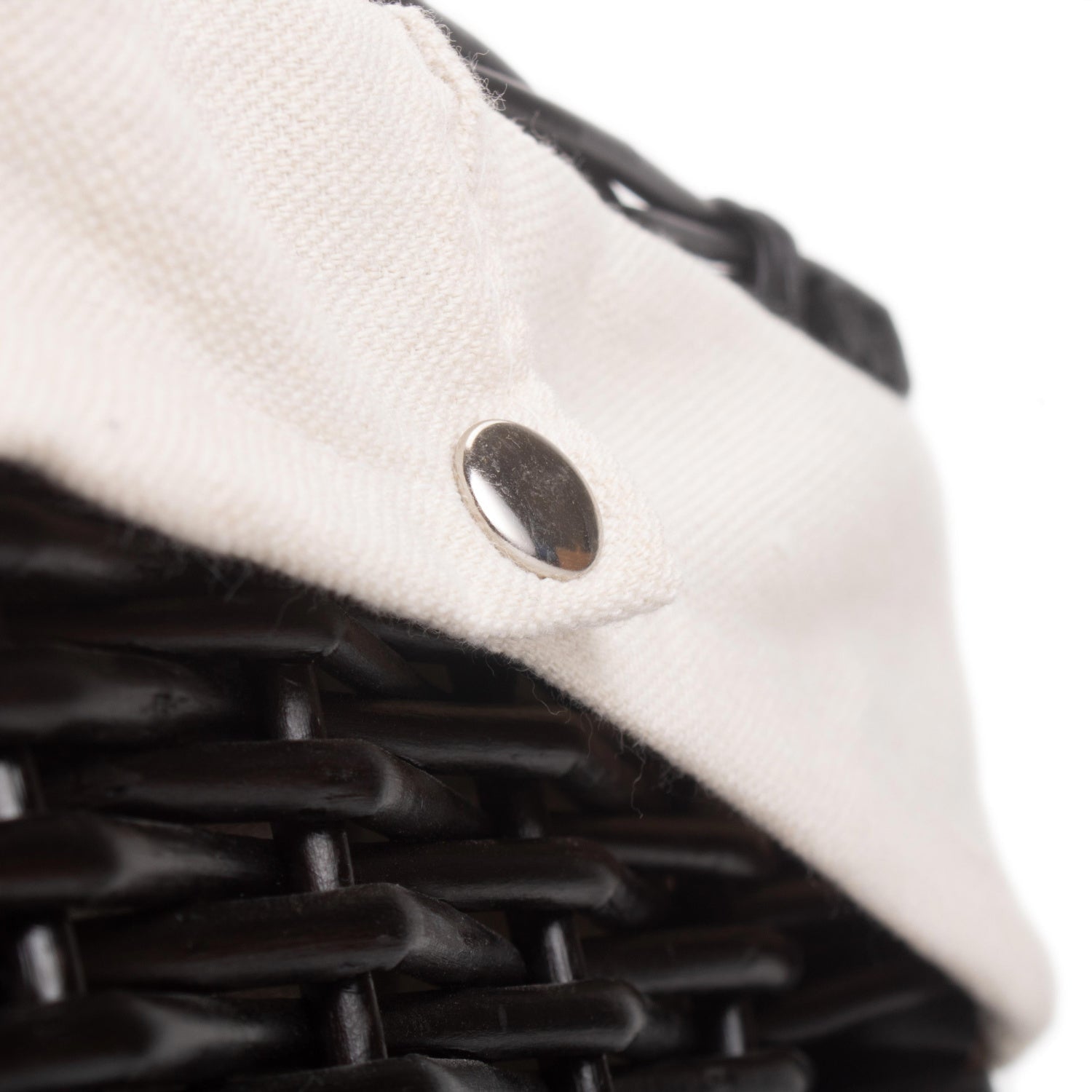 20 Inch Black Willow Hamper with White Lining - REGN