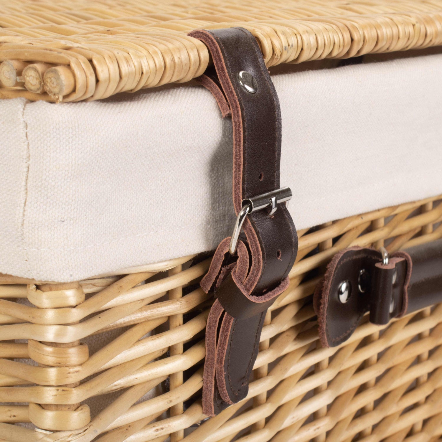 20 Inch Buff Willow Hamper Trunk with White Lining - REGN