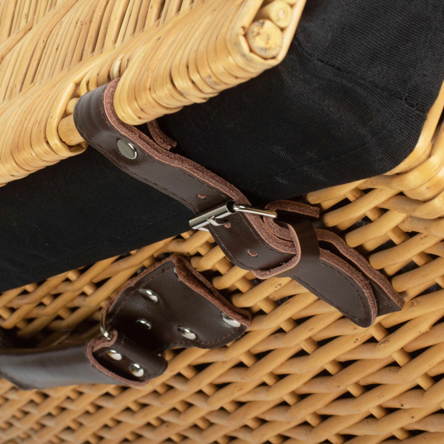 24 Inch Buff Willow Hamper with Black Lining - REGN