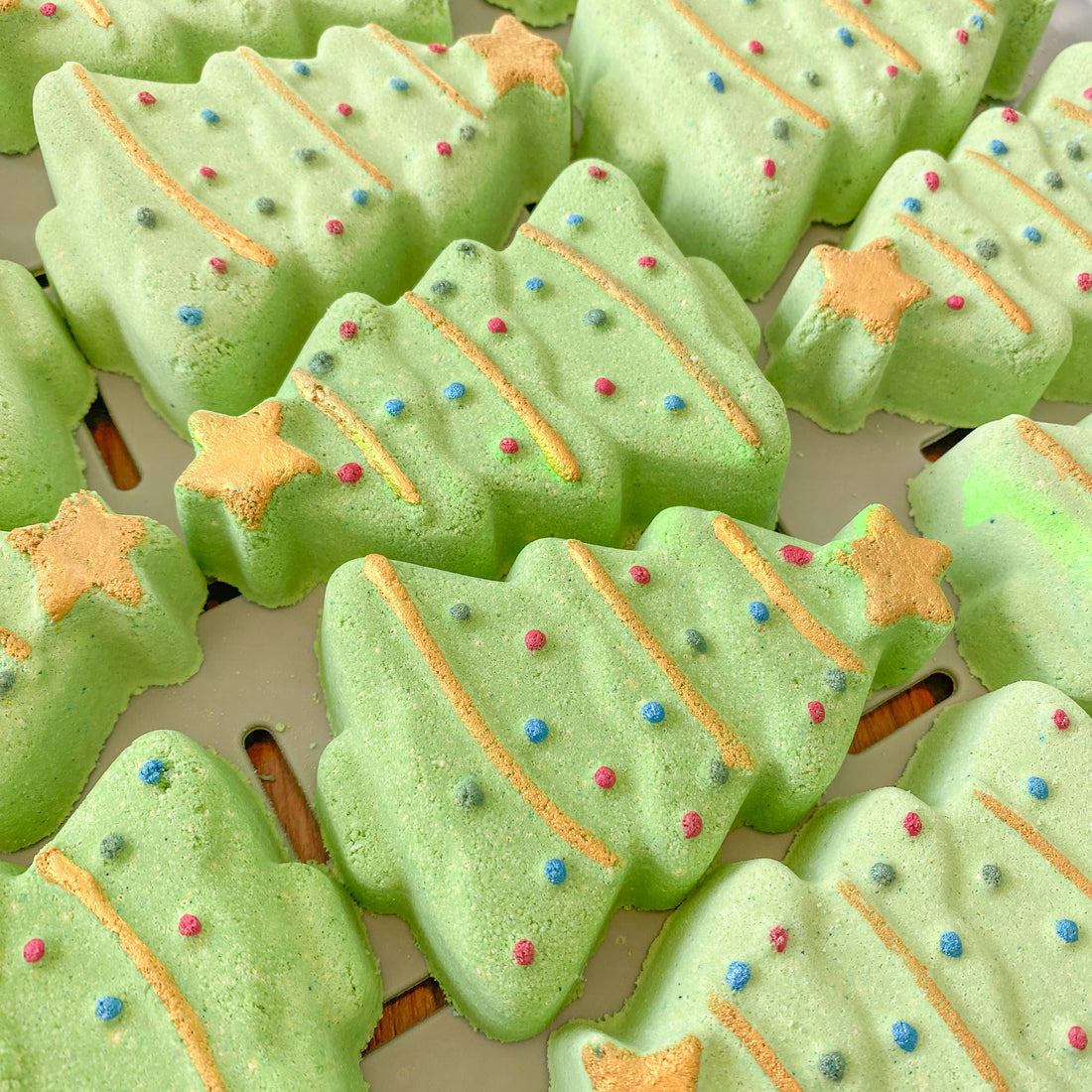 Christmas Tree Bath Bomb – Coconut Cream Festive Fizzer