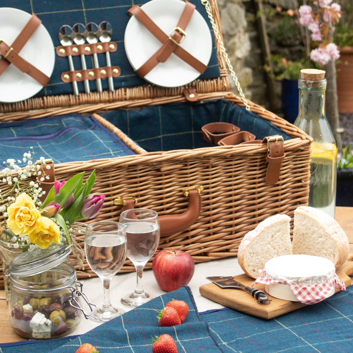 4 Person Blue Tweed Hamper - REGN