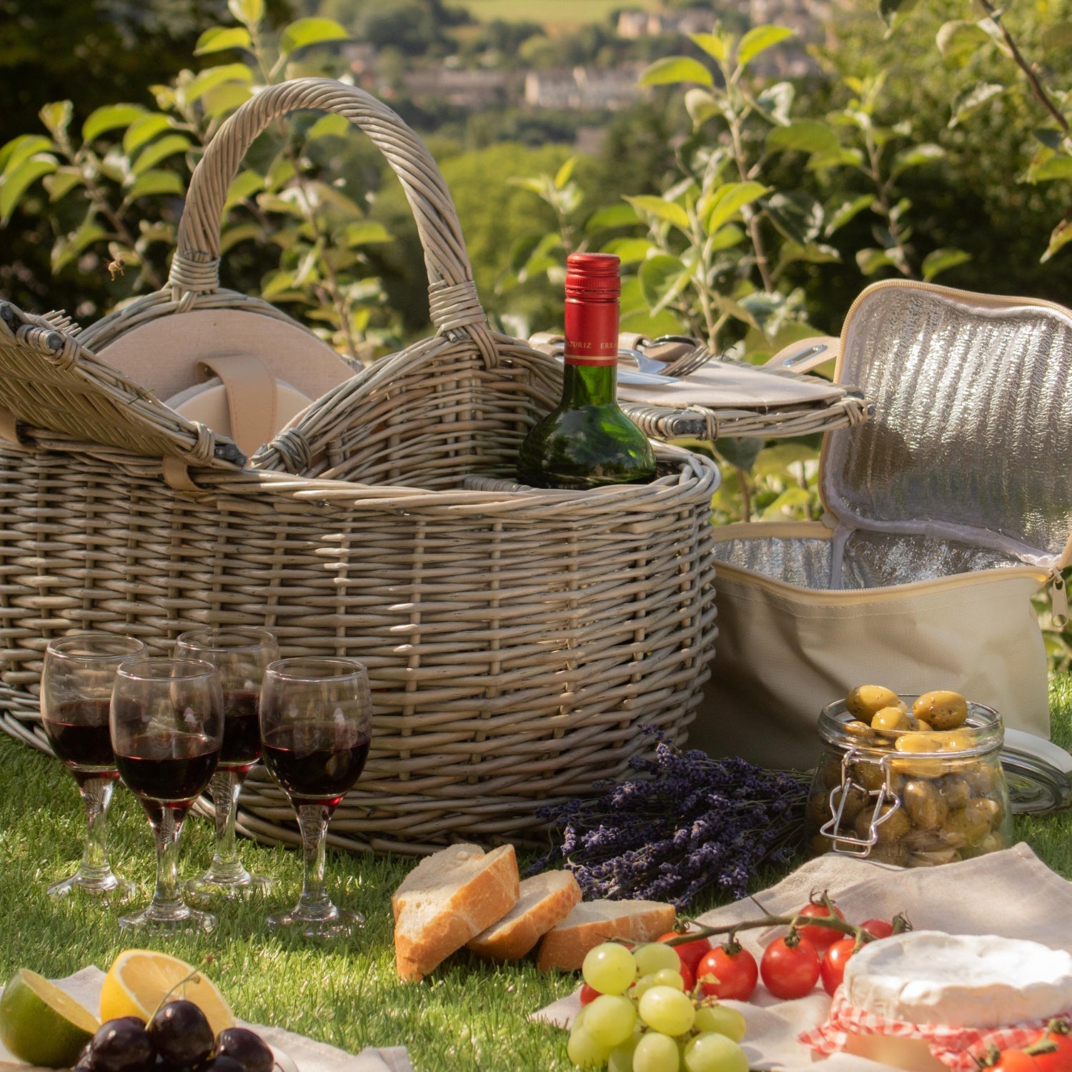 4 Person Boat Hamper - REGN
