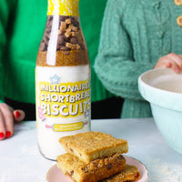 Millionaire Shortbread Biscuit Baking Bottle – 638g