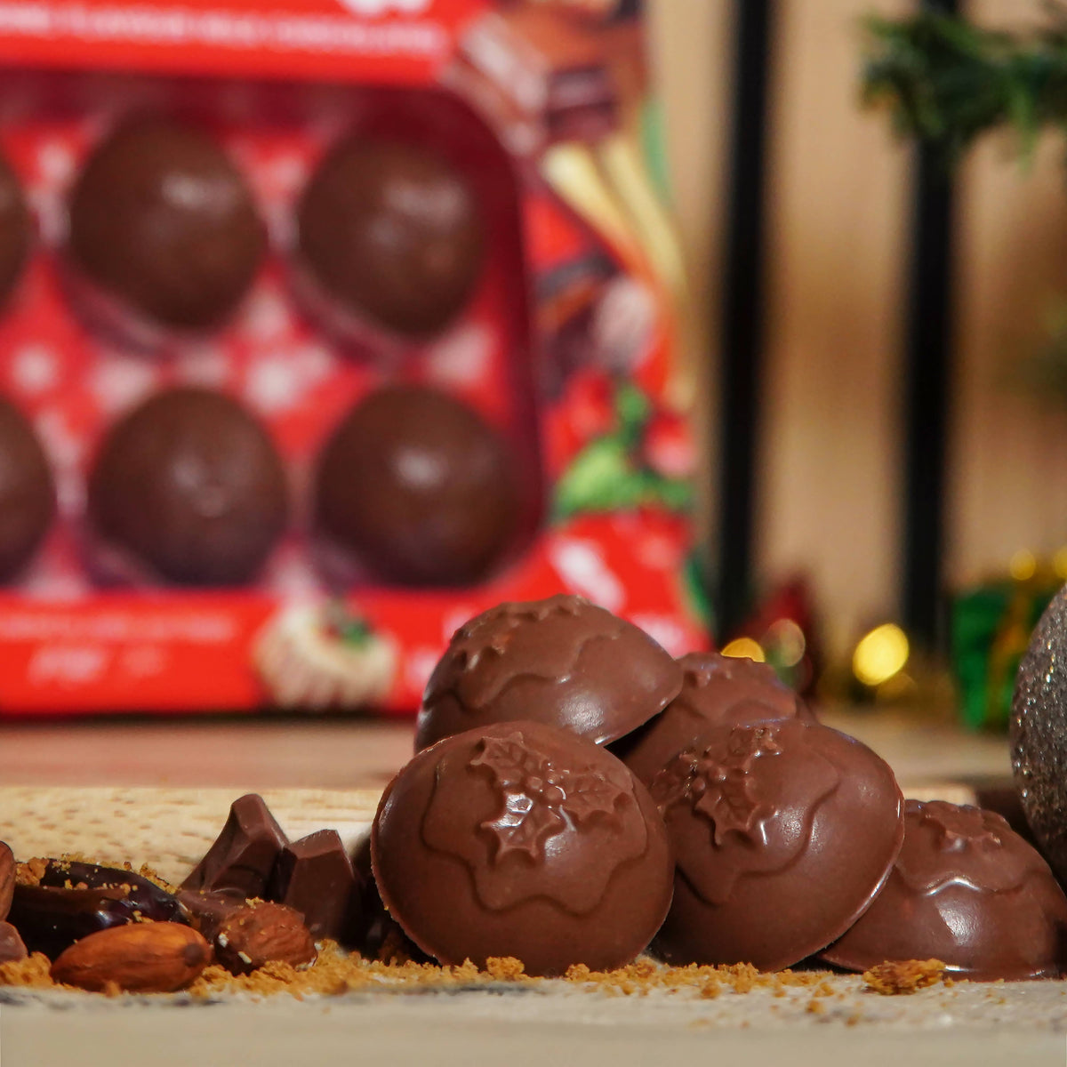 GNAW Christmas Puddings Novelty Chocolate | 40% Colombian Milk Chocolate Mini Puddings | 8 x 14g