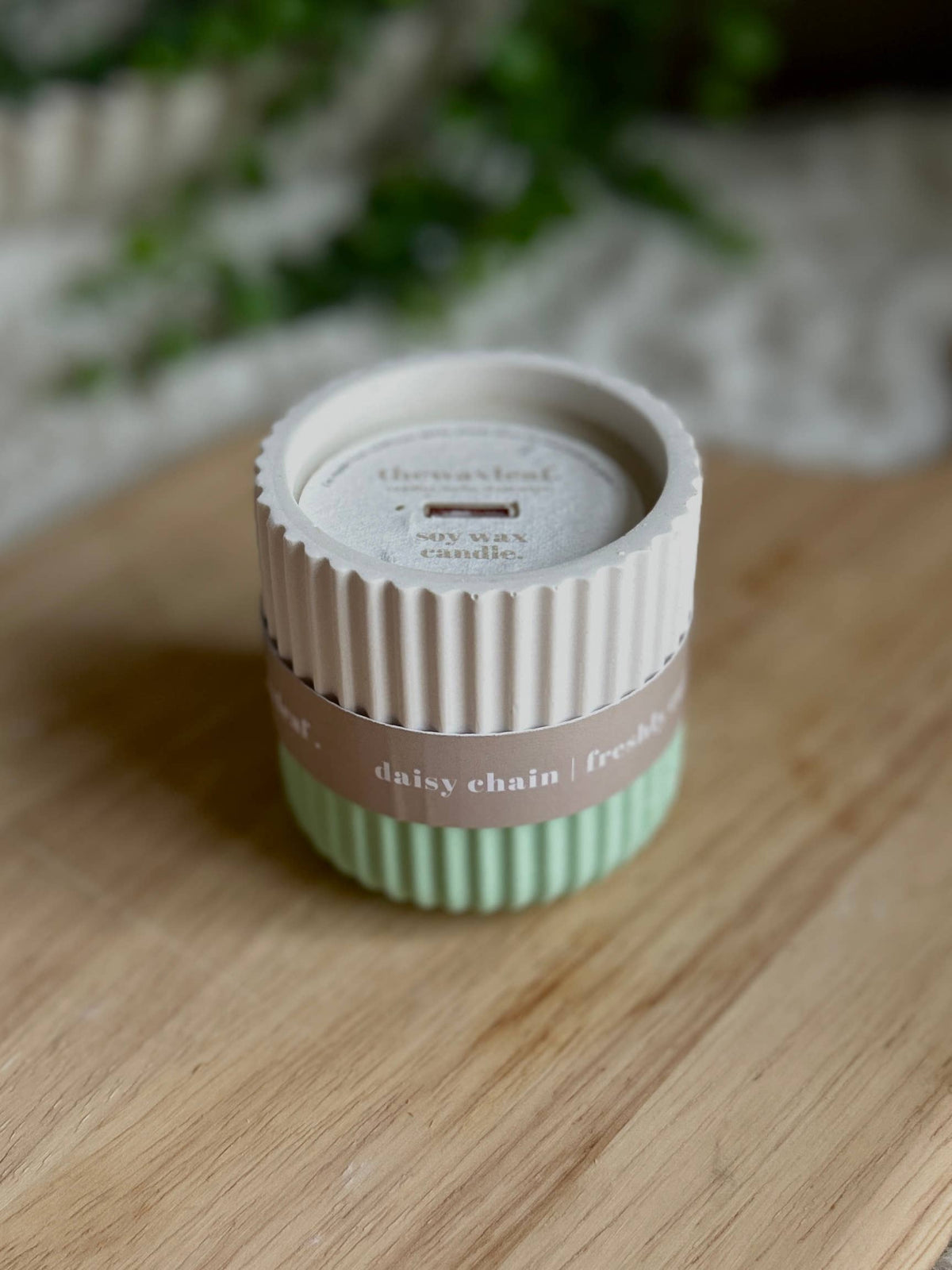 Daisy Chain Scented Soy Wax Refillable Candle – White Sage | Up to 32 Hours