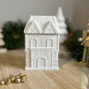 Christmas Cottage Soy Wax Candle – Cinnamon & Clove Scented | 40 Hour Burn