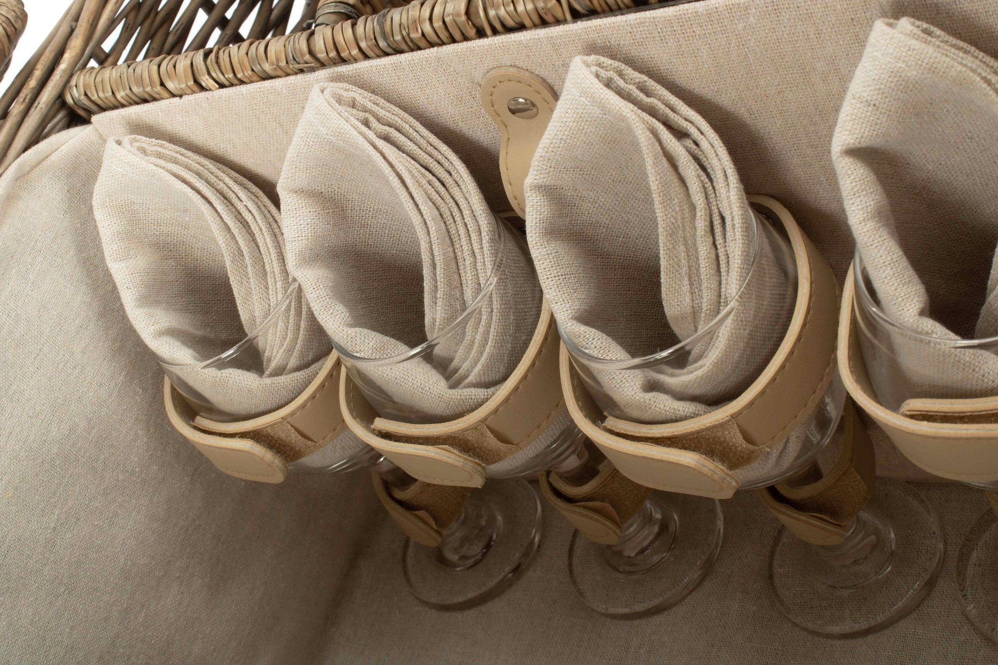 Antique Wash Lidded 4 Person Hamper - REGN