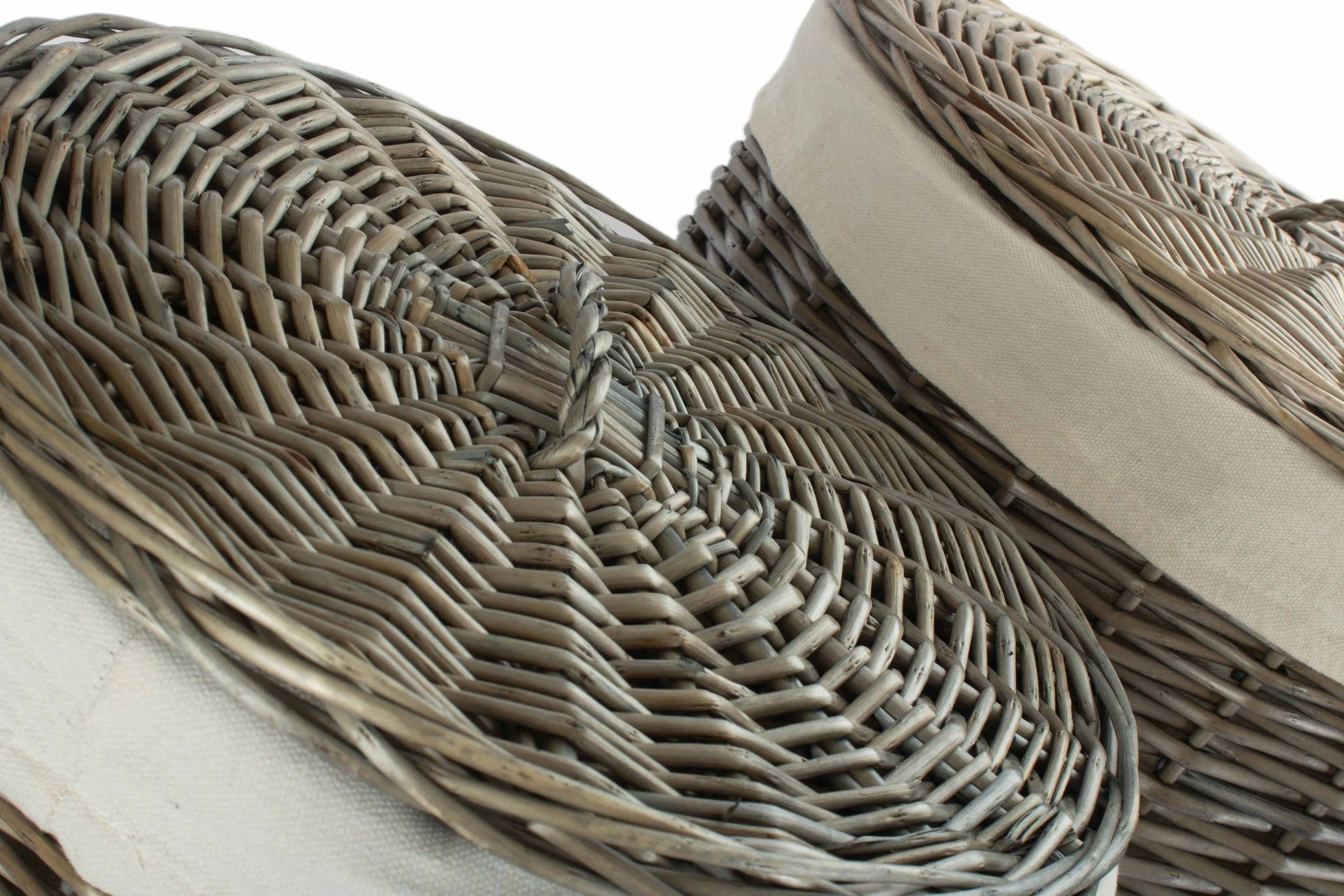Antique Wash Willow Round Linen Basket with White Lining Set 2 - REGN