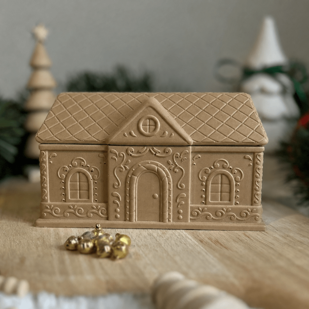 Christmas Cottage Soy Wax Candle – Gingerbread Scented | 64 Hour Burn - REGN