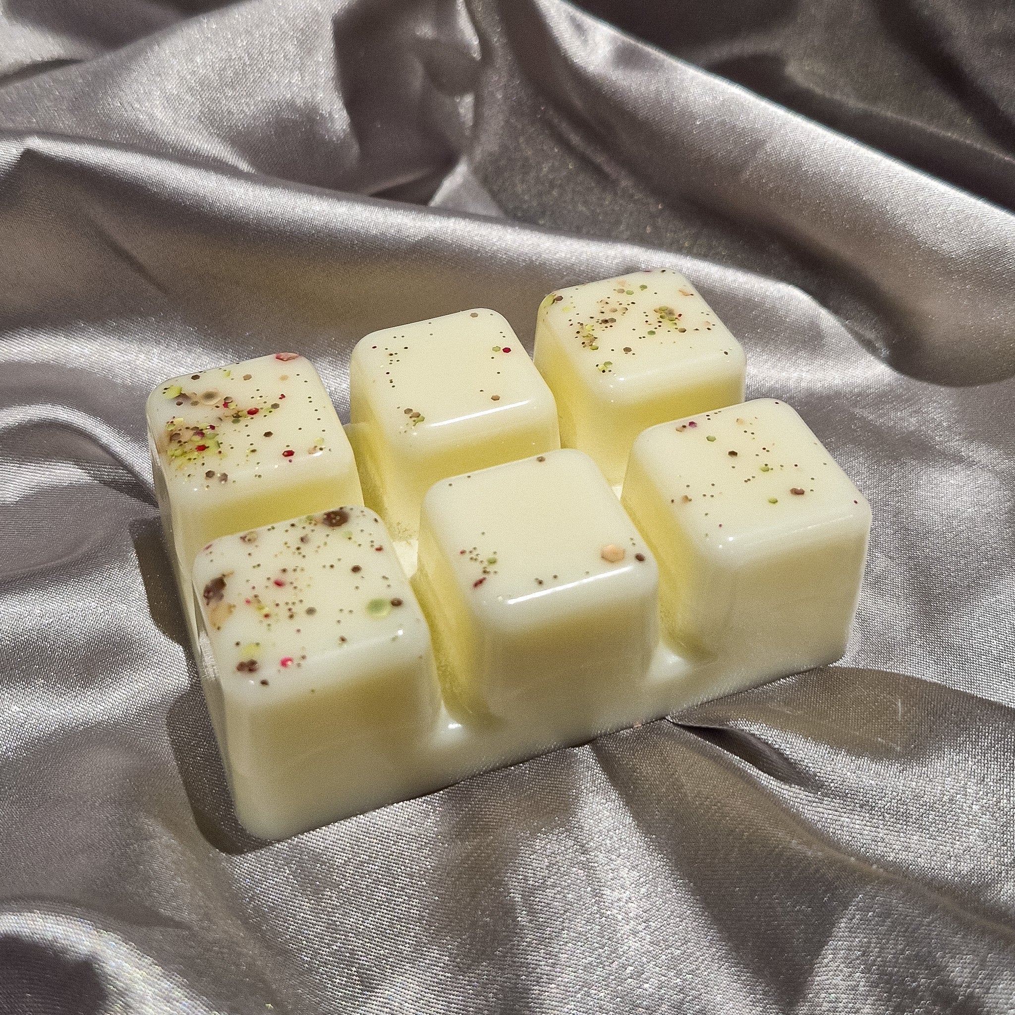 Dark Honey & Sandalwood - Wax Melt Clamshell - REGN