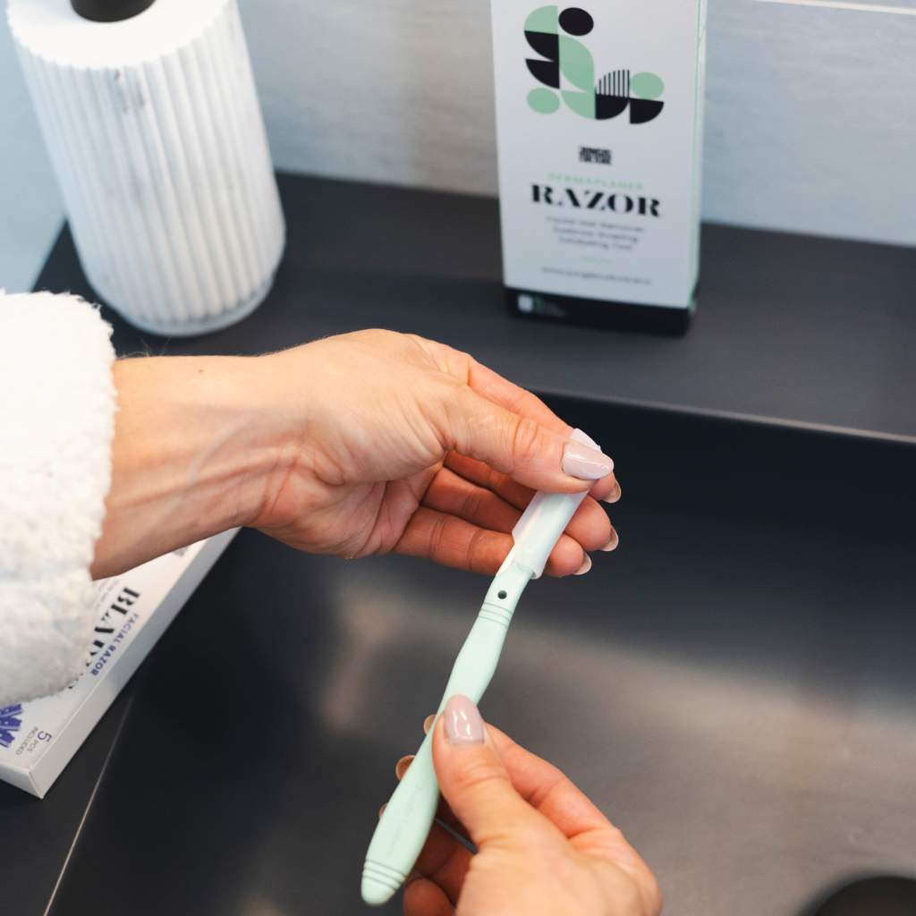 Dermaplaner - Eyebrow Razor & Facial Hair Shaper - REGN