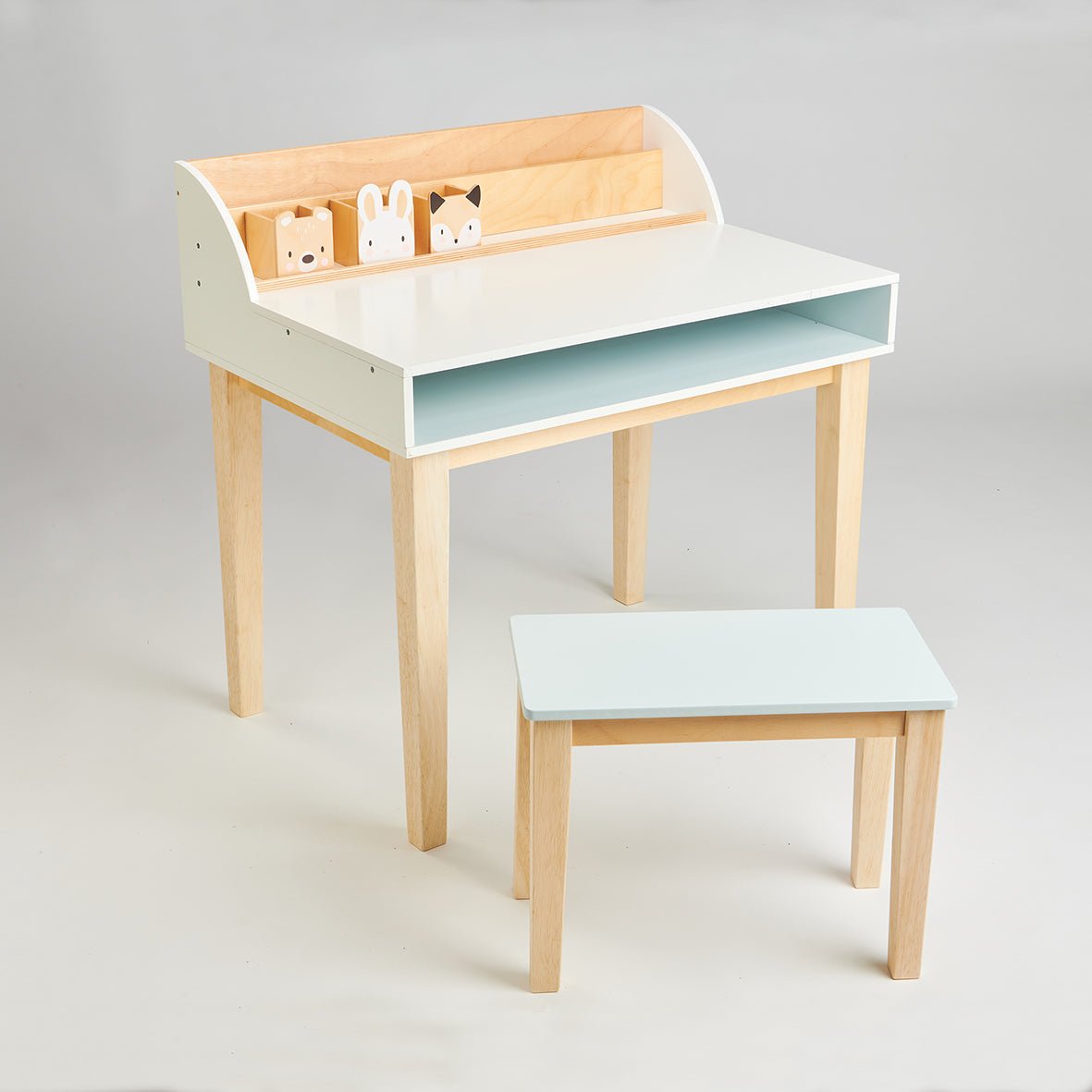 Desk and Chair - REGN