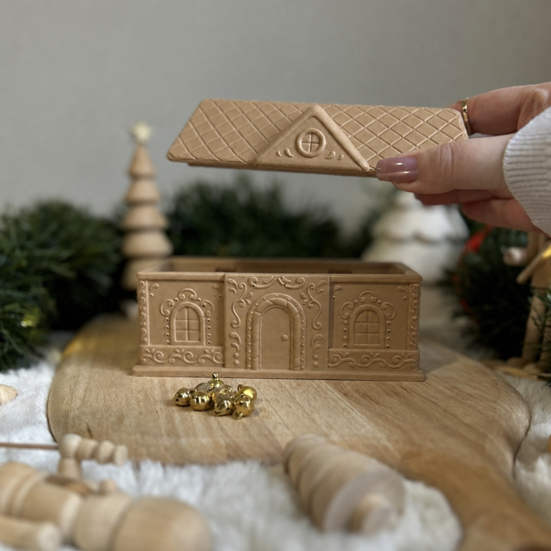 Christmas Cottage Soy Wax Candle – Gingerbread Scented | 64 Hour Burn