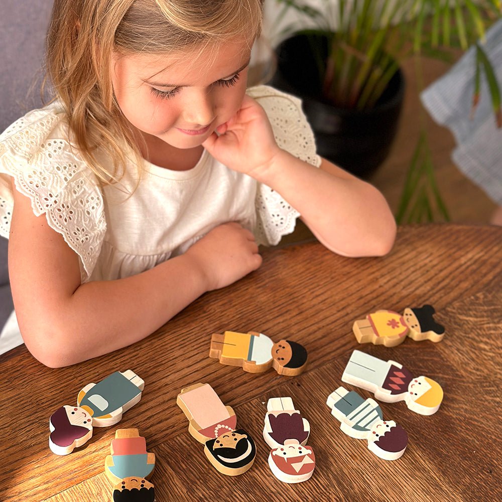 Doll Family With Cat - REGN