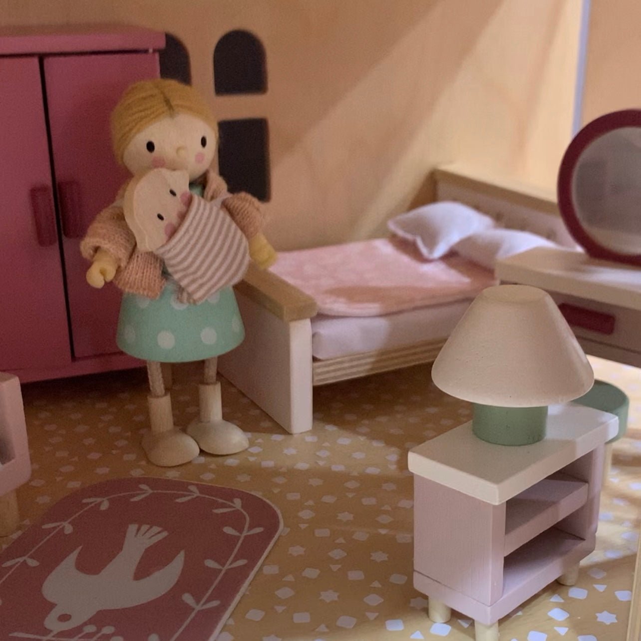 Dolls House Bedroom Furniture - REGN