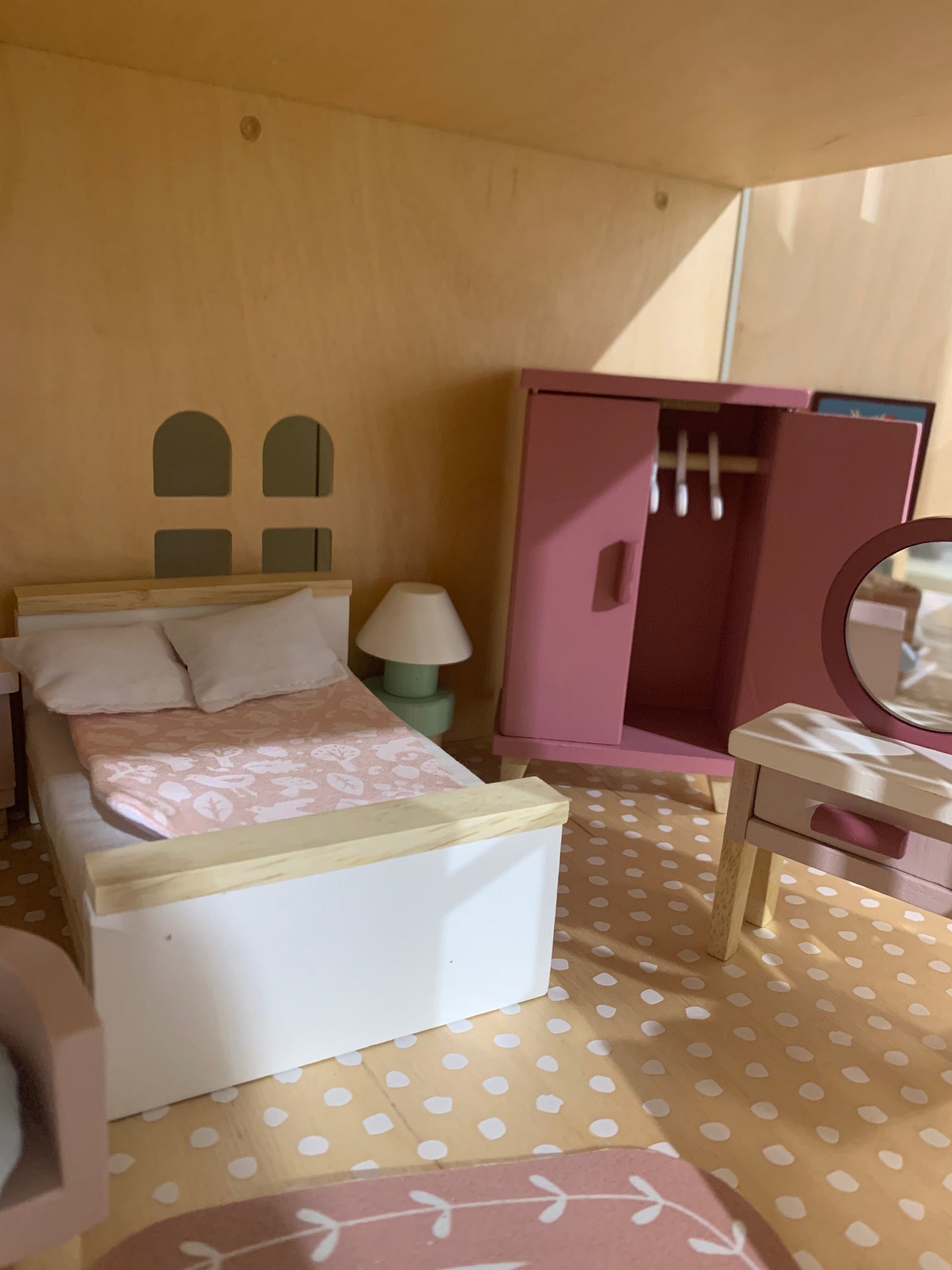 Dolls House Bedroom Furniture - REGN