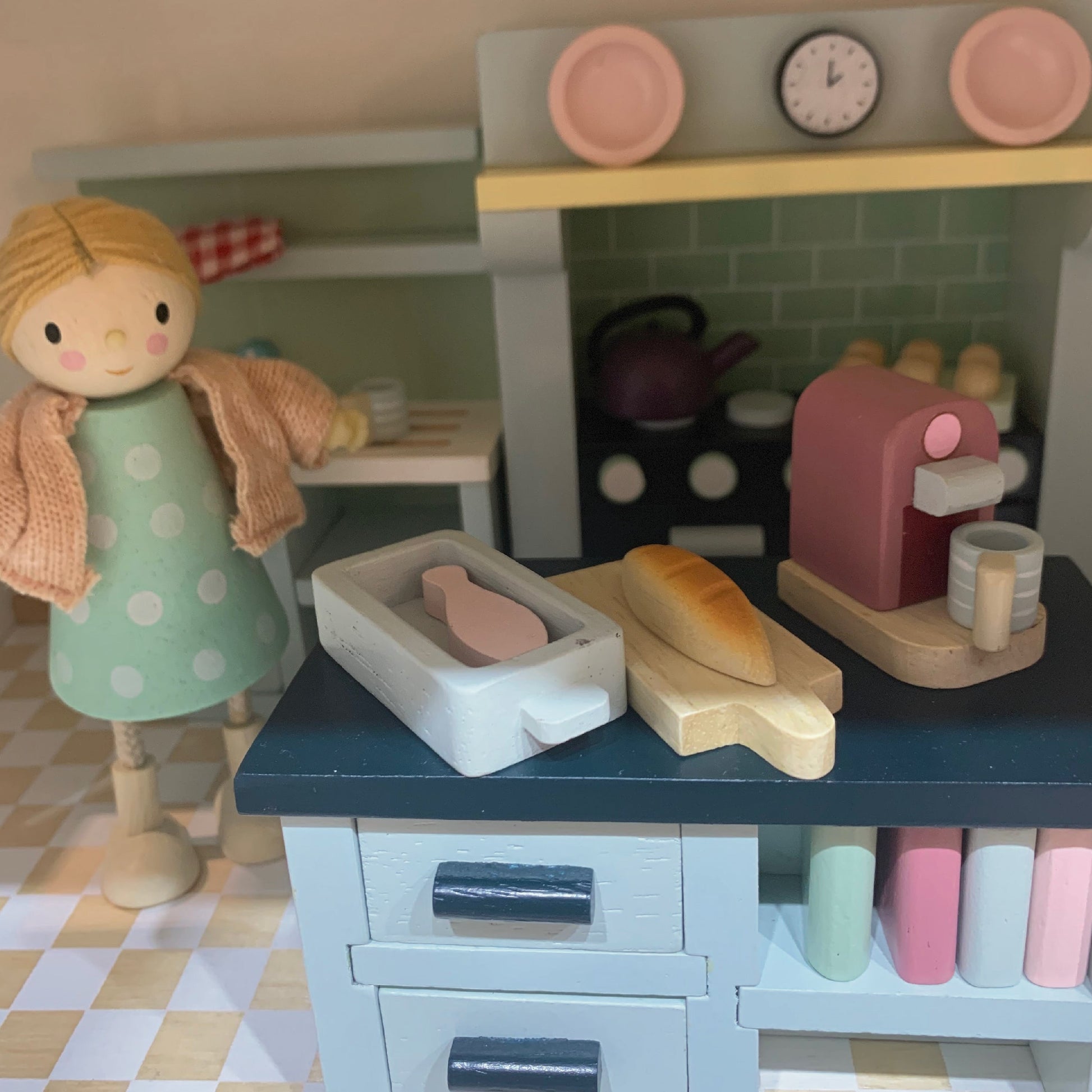 Dolls House Kitchen Furniture - REGN