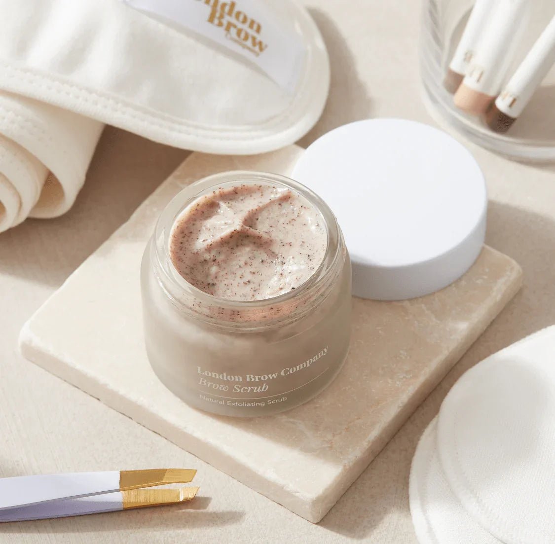 Exfoliating Brow Scrub – Natural Pre-Treatment for Henna & Tint - REGN