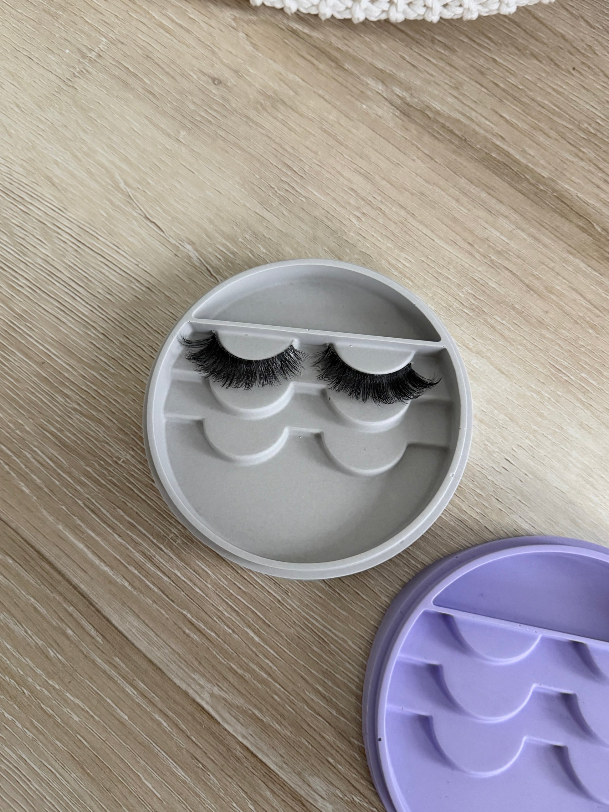 Eyelash Holder - REGN