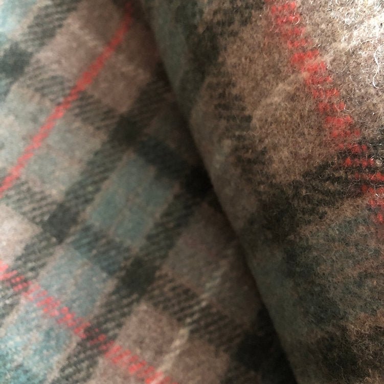 Fraser Hunting Recycled Wool Blanket in Soft Tartan Check - REGN