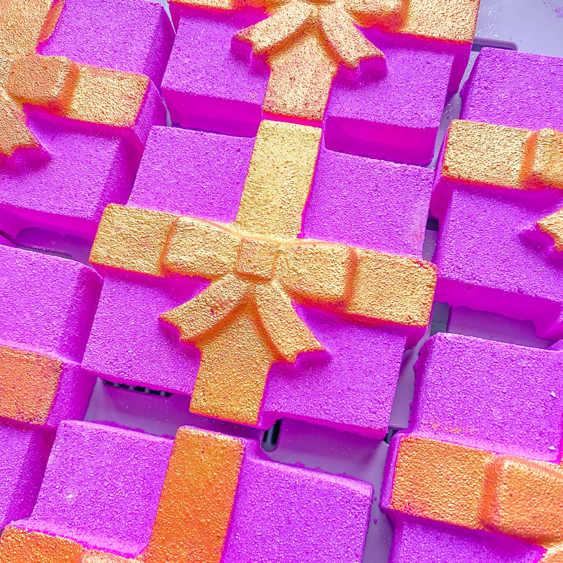 Jumbo Christmas Present Bath Bomb – Snow Fairie Scent - REGN