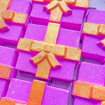 Jumbo Christmas Present Bath Bomb – Snow Fairie Scent - REGN