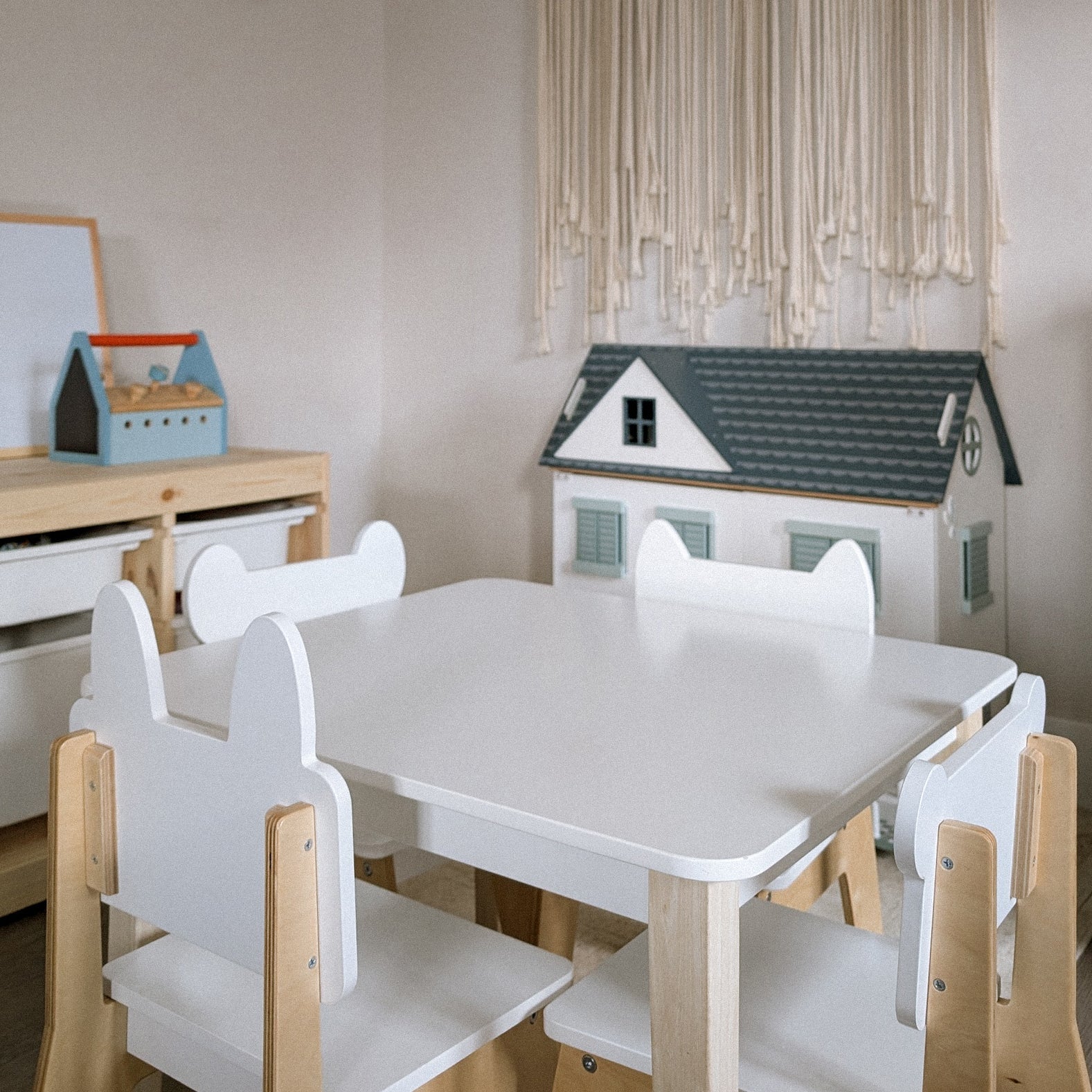 Kid's Table - REGN