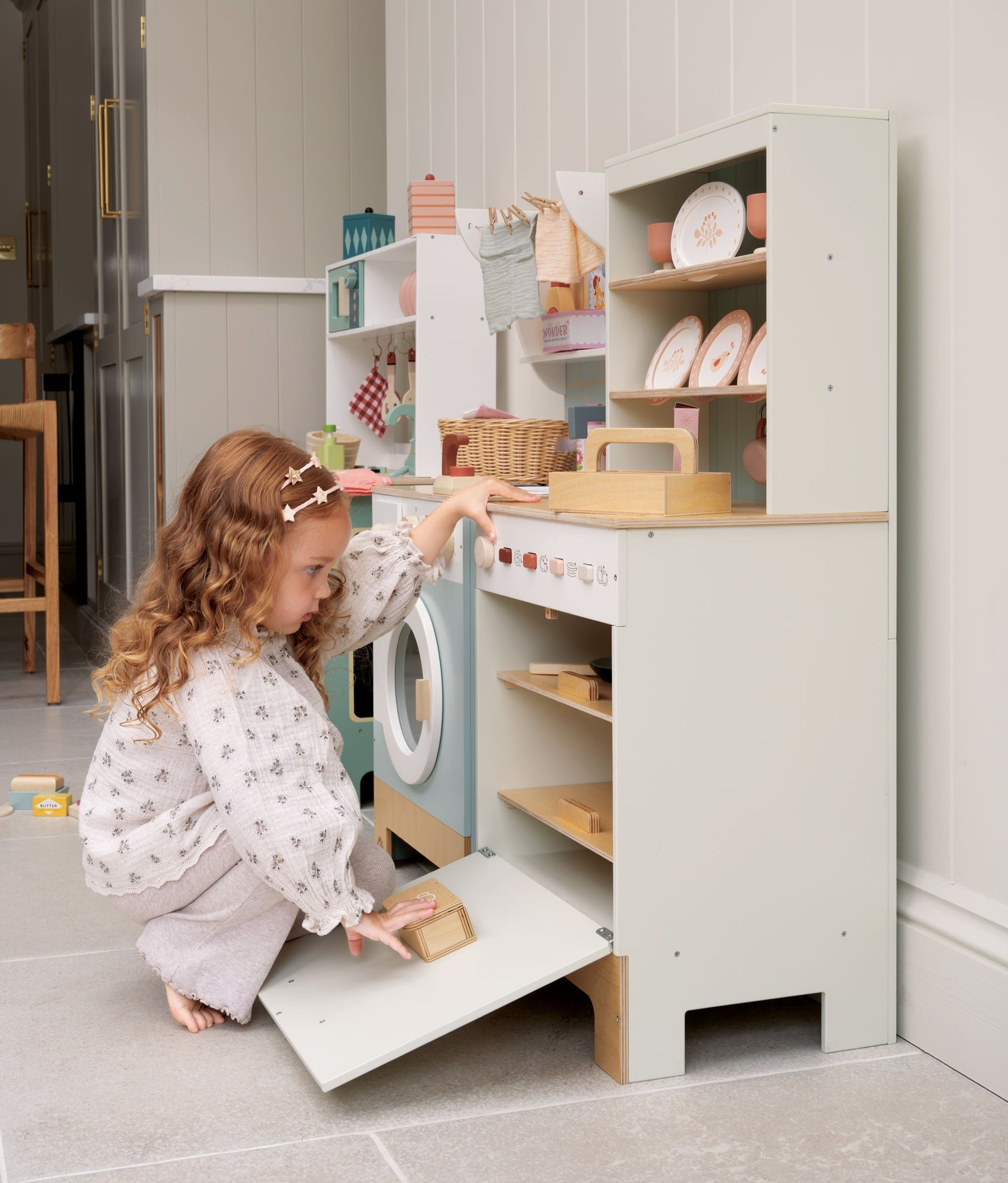 Kitchen Dresser and Dishwasher - REGN