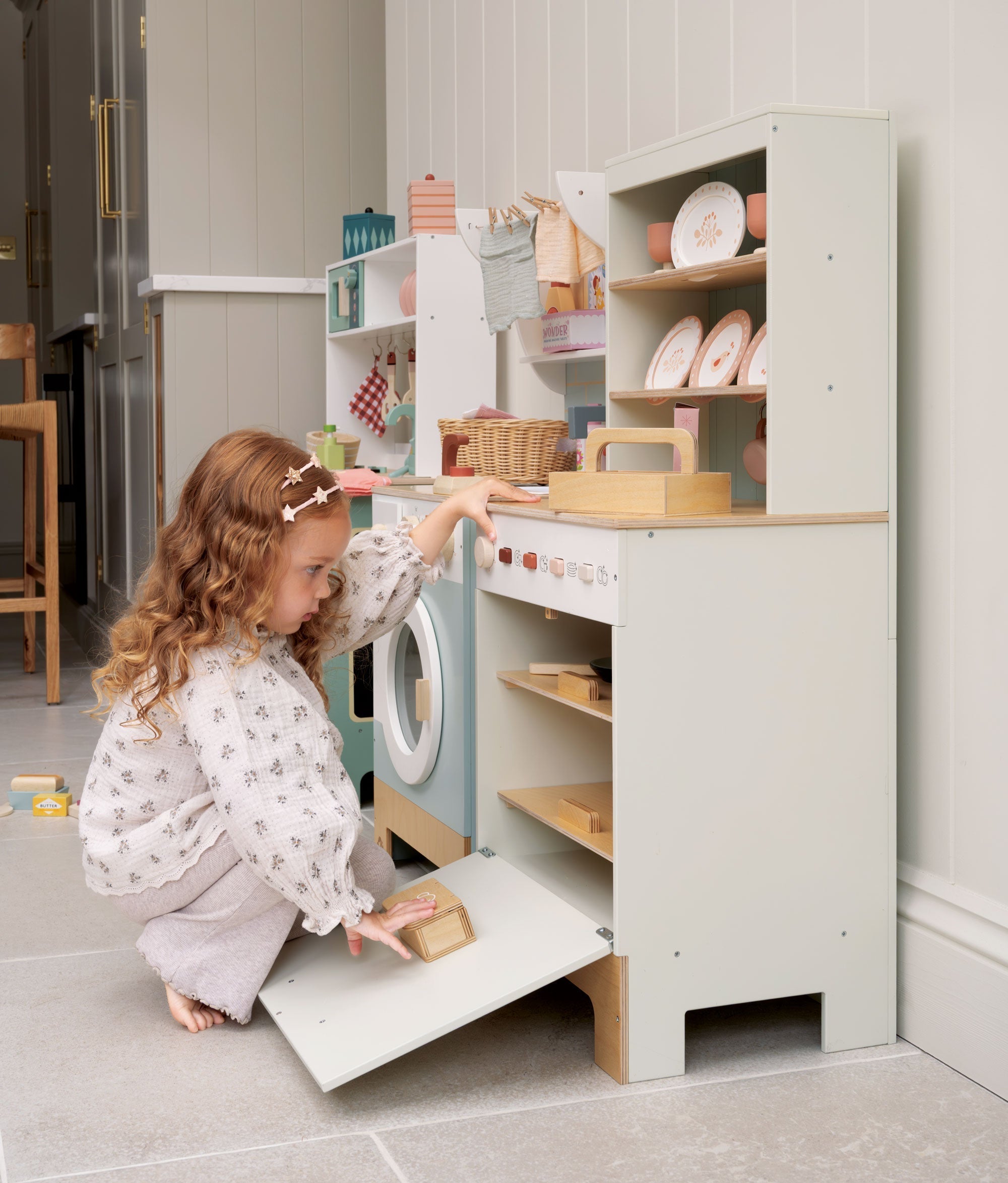 Kitchen Dresser and Dishwasher - REGN