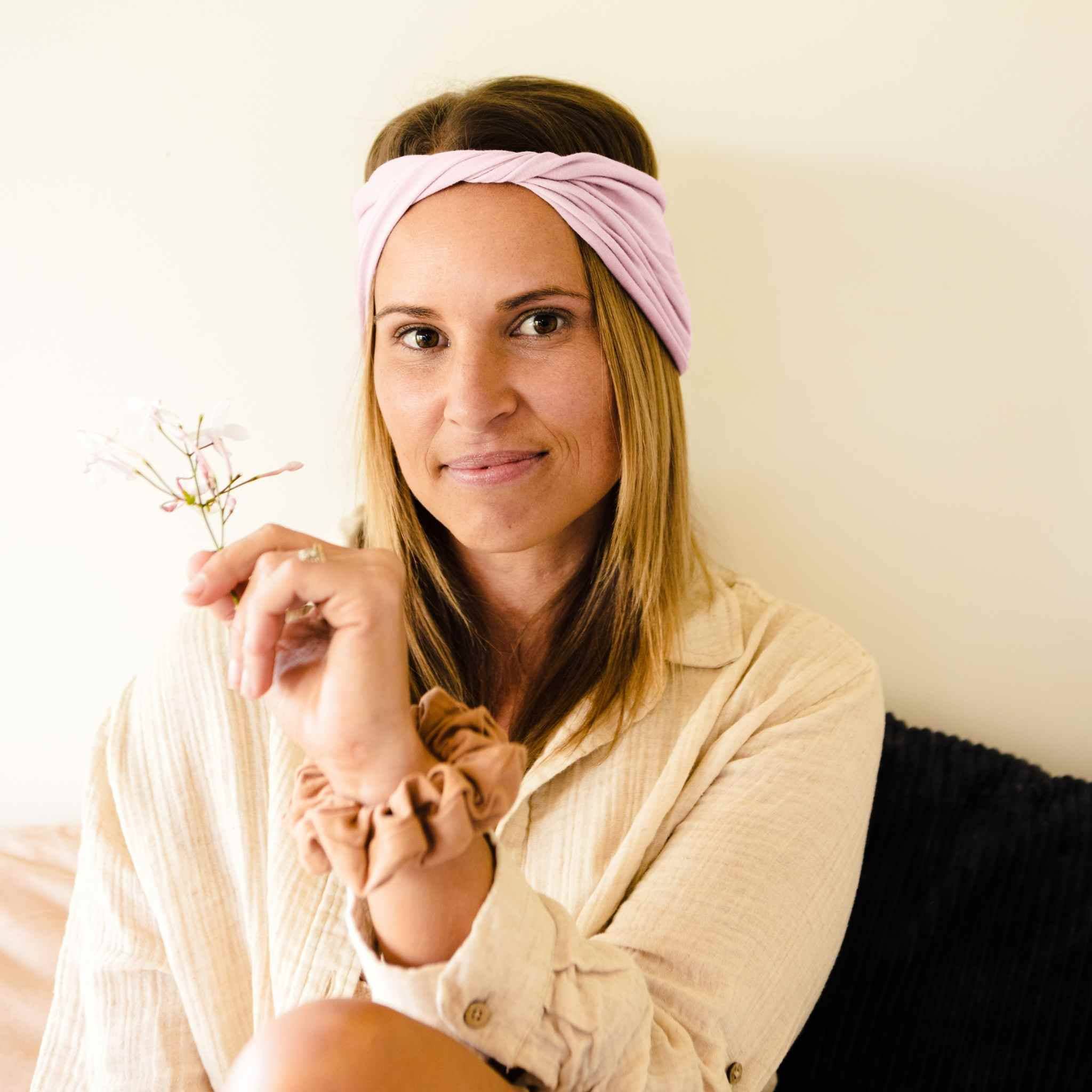 KOOSHOO Twist Headband Pink Mist – Organic Fairtrade - REGN