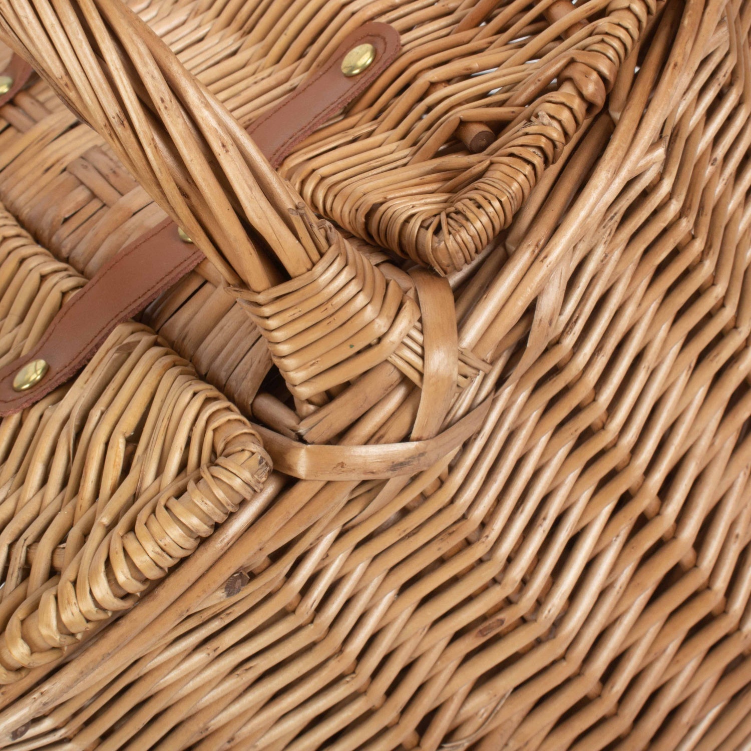 Light Steamed Willow Oval Lidded Picnic Hamper Basket - REGN