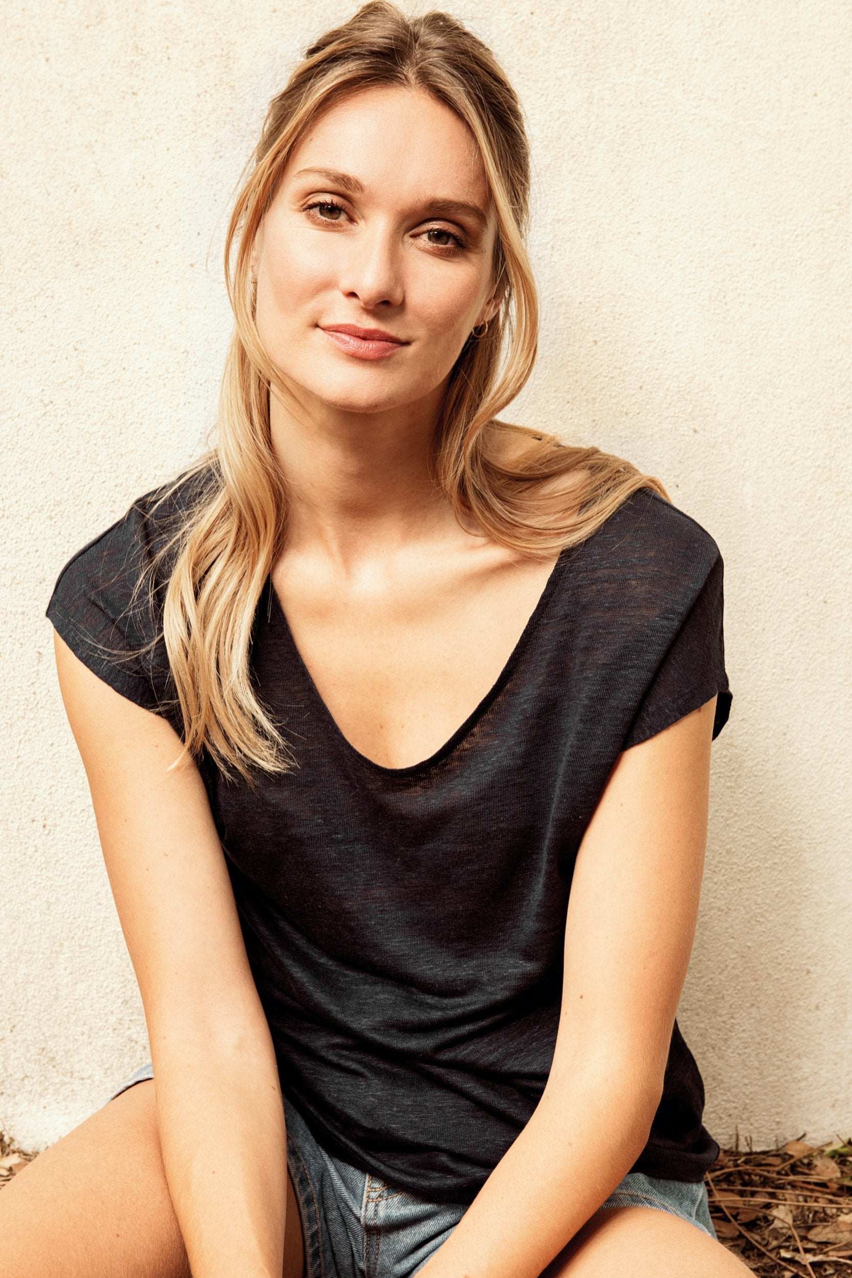 Linen V Neck T-Shirt: Womens - REGN