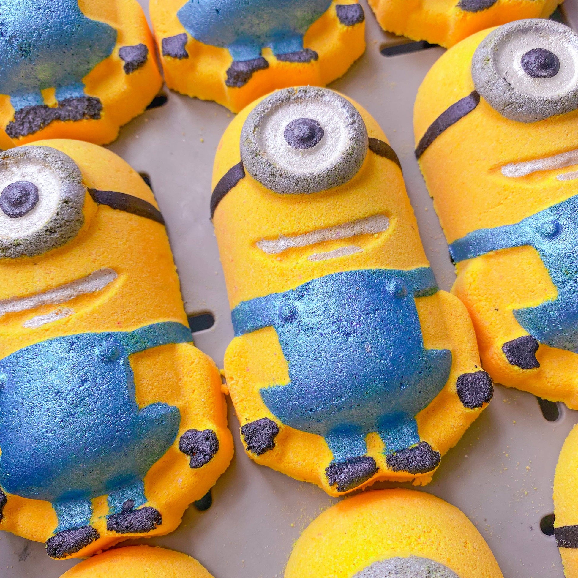 Little Yellow Guy Bath Bomb – Dragonfruit, Guava & Papaya Scent - REGN