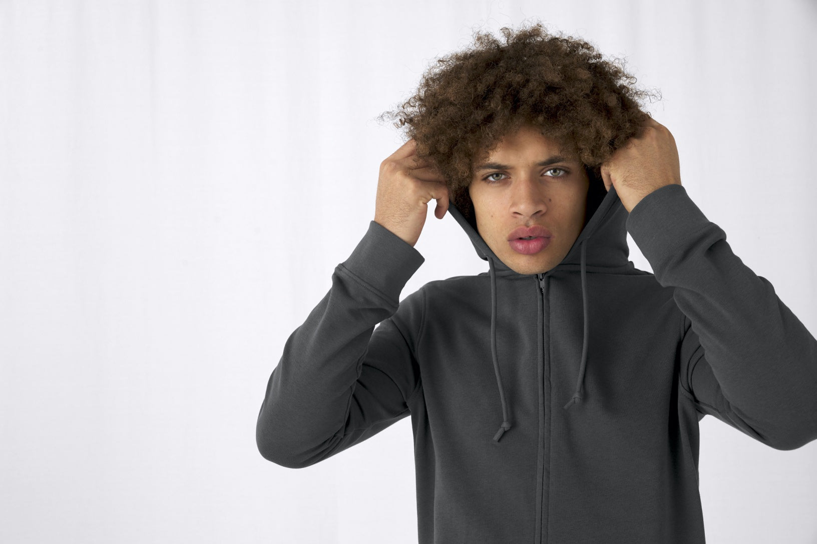 Organic Essential Zipped Hoodie: Mens - REGN