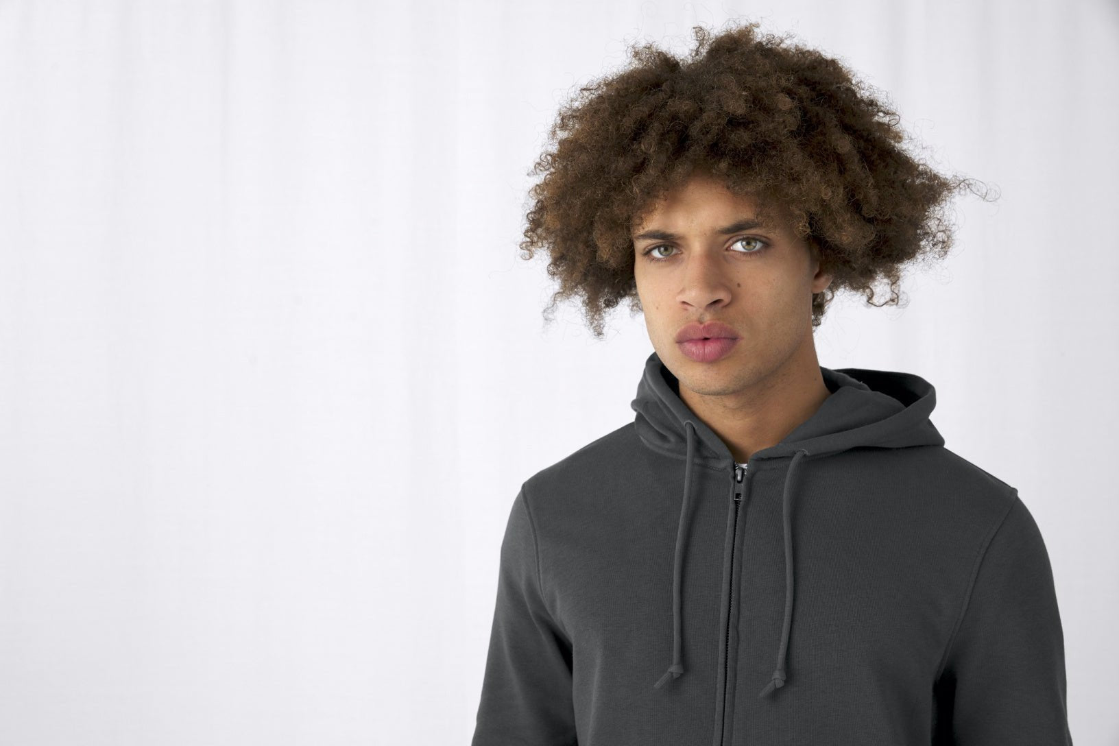Organic Essential Zipped Hoodie: Mens - REGN