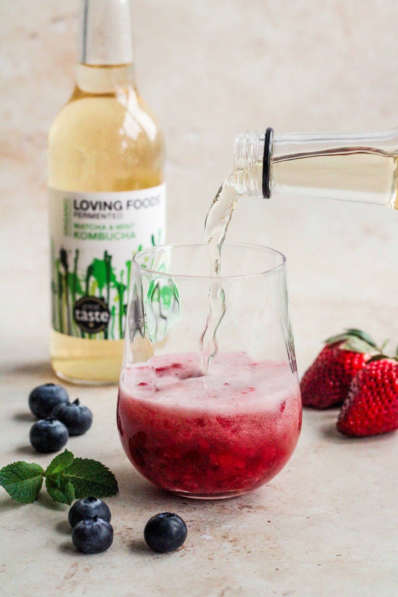 Organic Kombucha Matcha & Mint – Unpasteurised Fermented Tea Drink 330ml - REGN