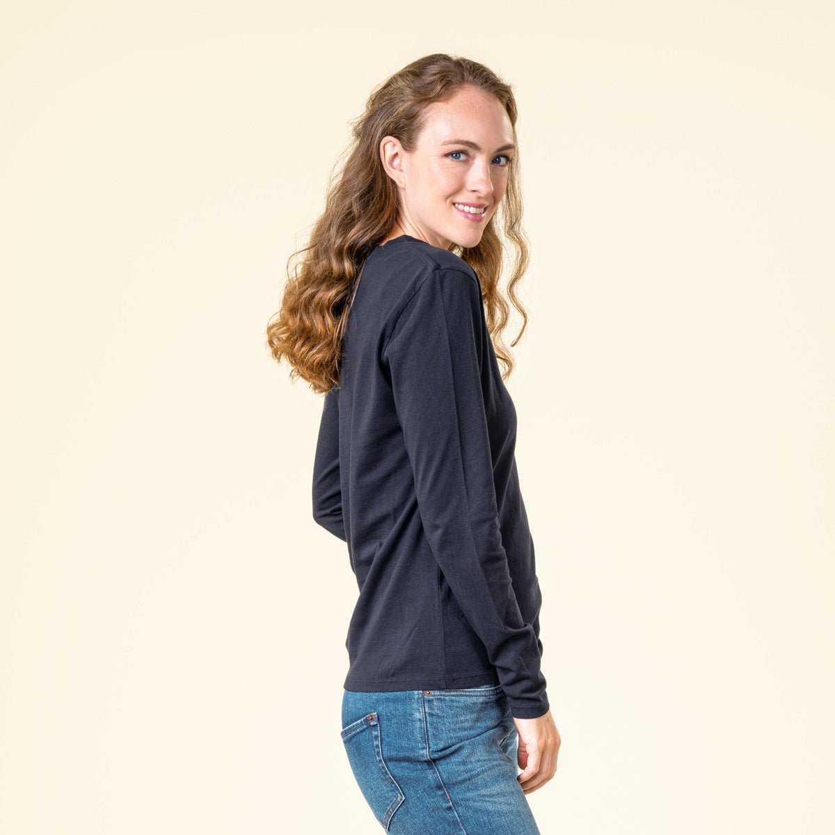 Organic Long Sleeve V-neck: Womens - REGN