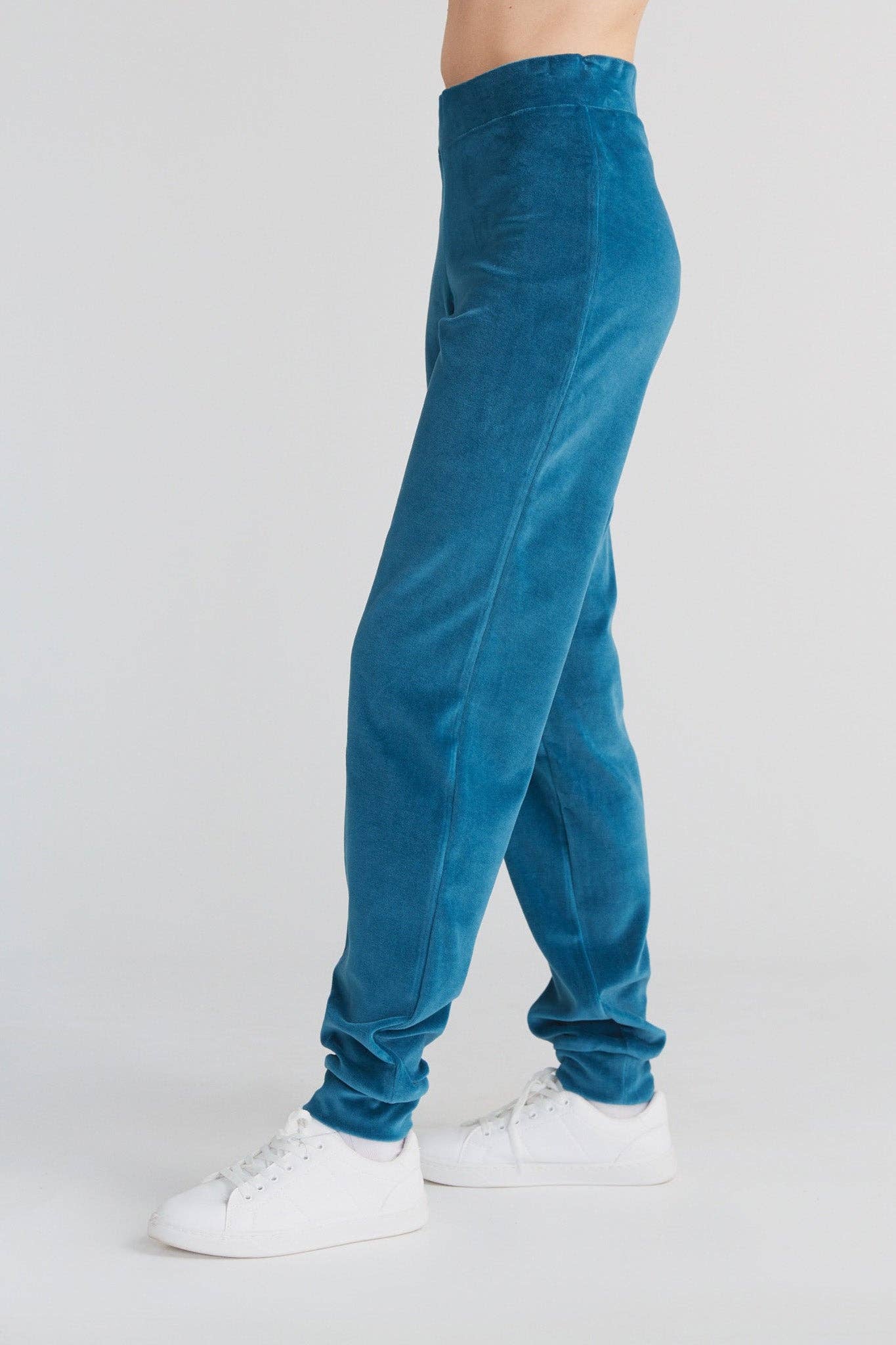 Organic Soft Fleece Cuffed Sweatpants: Womens - REGN