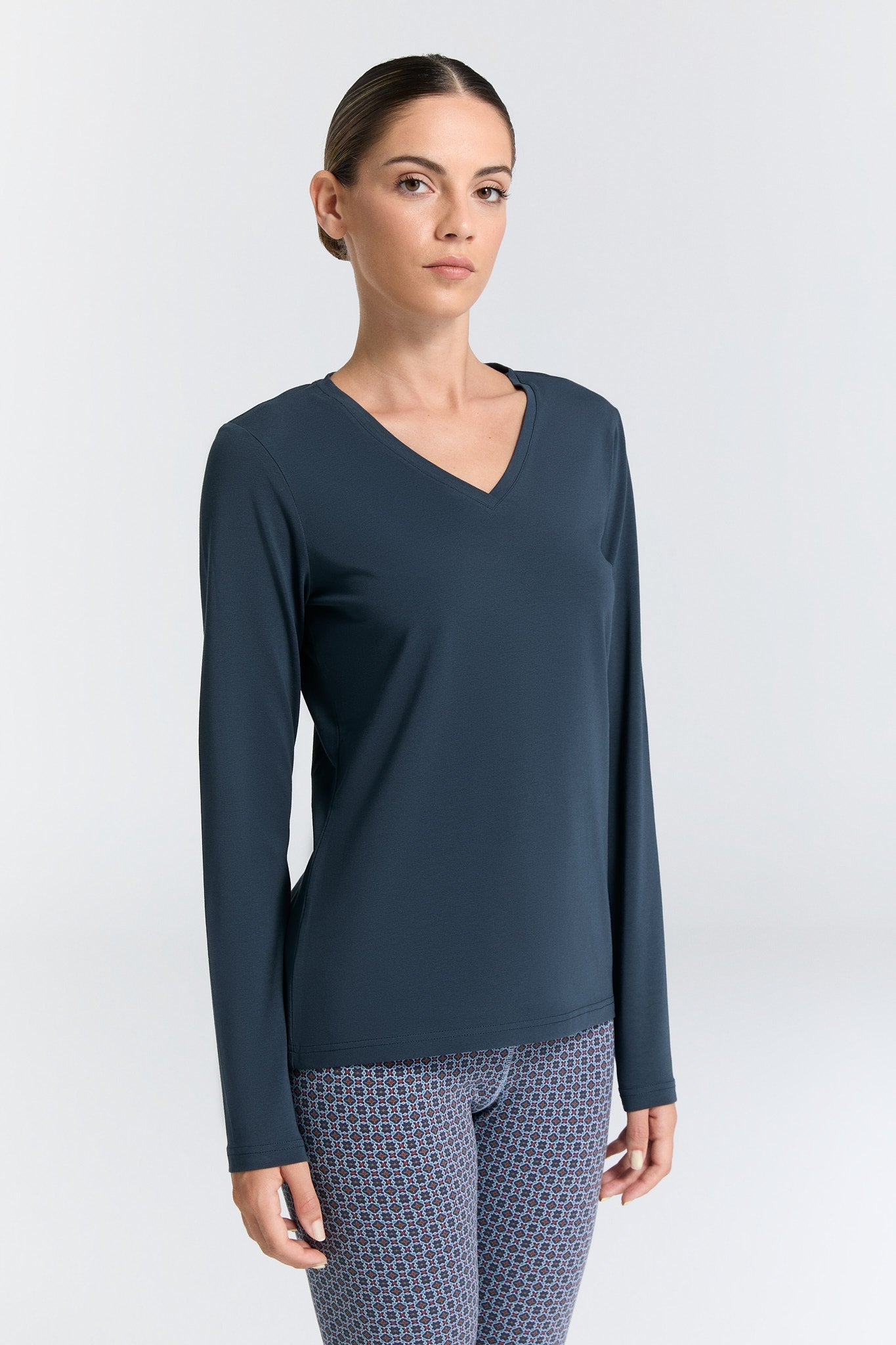 Organic Stretch Long Sleeve V-neck: Womens - REGN